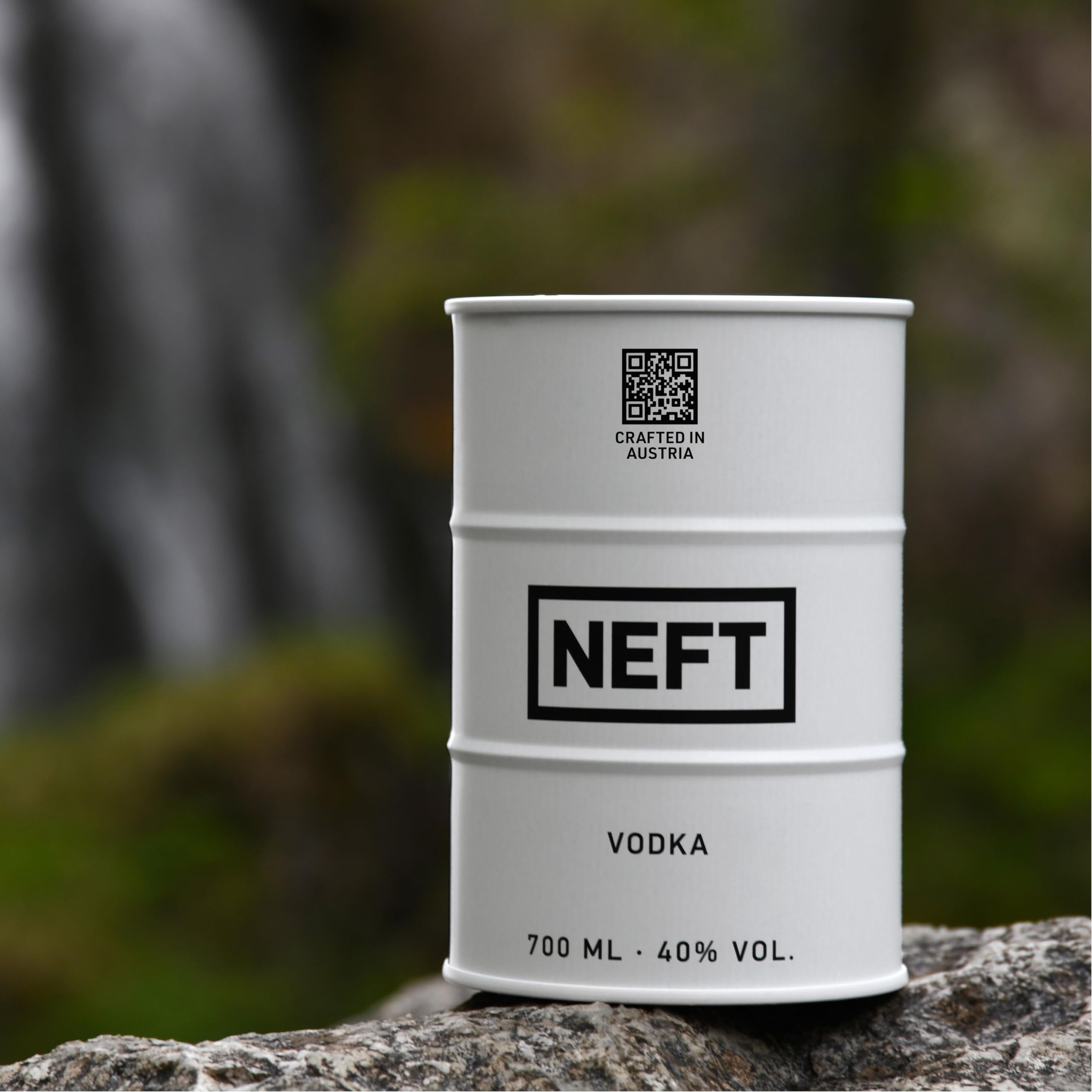Neft Vodka White Barrel 70 cl – Vodka premium de Austria – 40 % vol. | Agua de manantial alpino y centeno | Suave, puro y elegante | Lata irrompible | Ideal solo o en cócteles