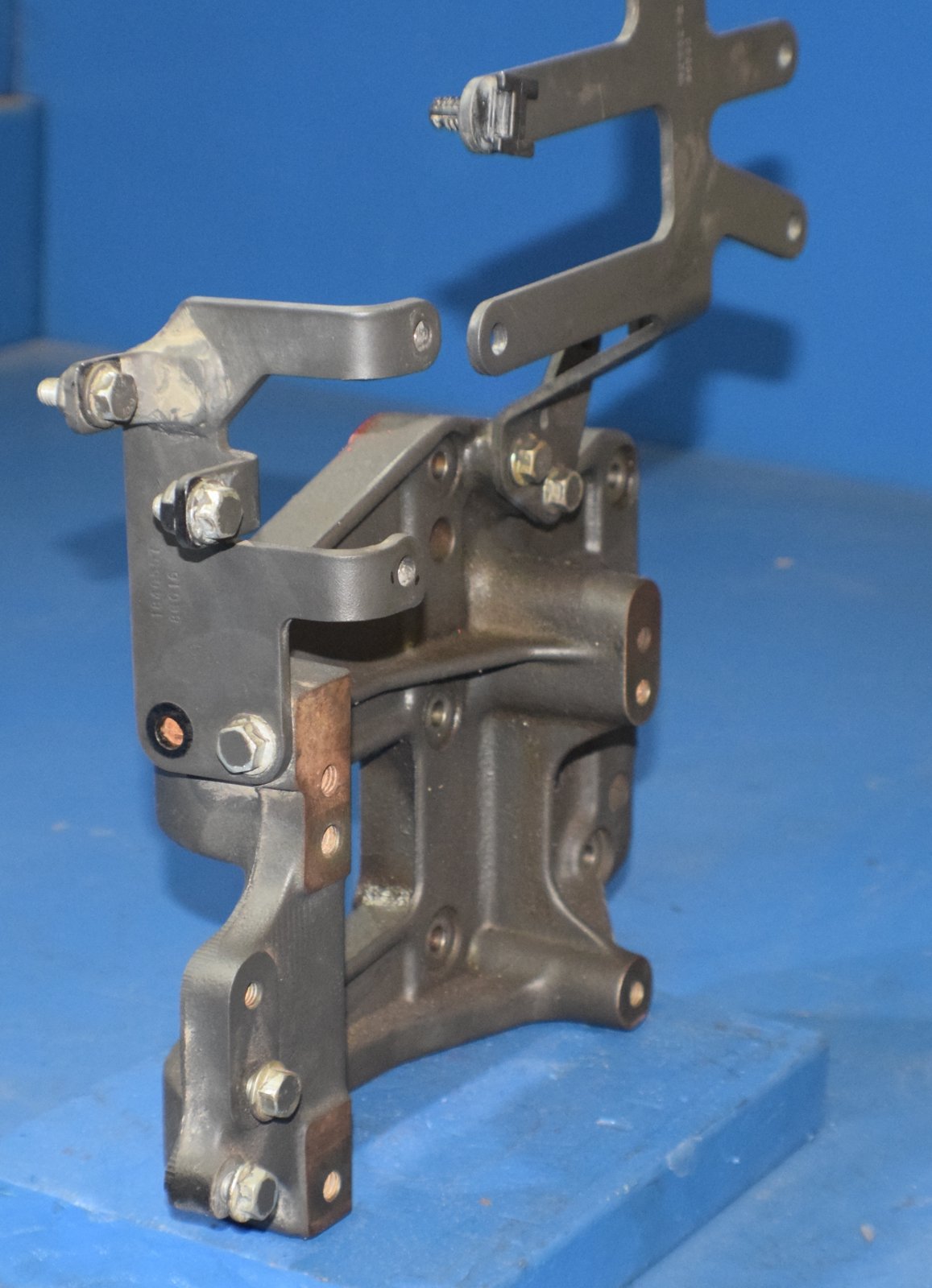 Amazon.com: PACCAR MX13 ACCESSORY ENGINE BRACKET PN 1821768 >> LOW 