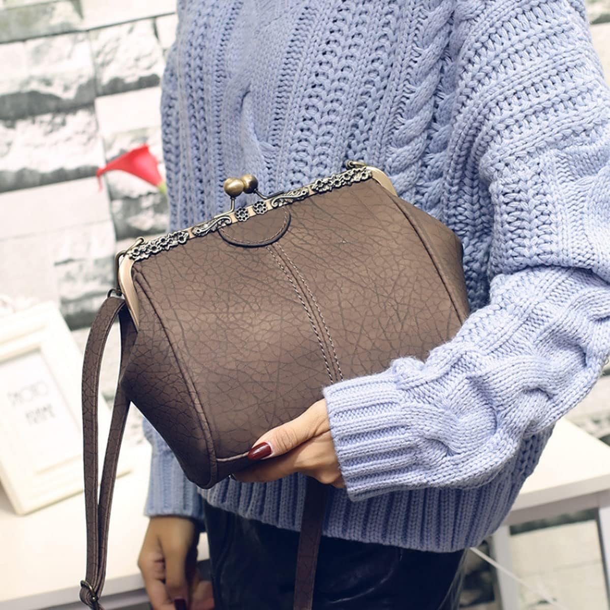 Vintage Hollow Handbag for Women Leather Shoulder Bag Evening Clutch Bag Kiss Lock Closure Crossbody Bag Purse - Image 2