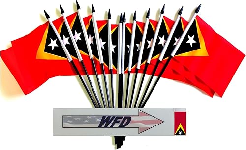 Miniatura 157 de Banderas de escritorio de Nicaragua, paquete de 12 banderas pequeñas de poliéster de 4 x 6 pulgadas en miniatura para mesa de oficina, pequeñas