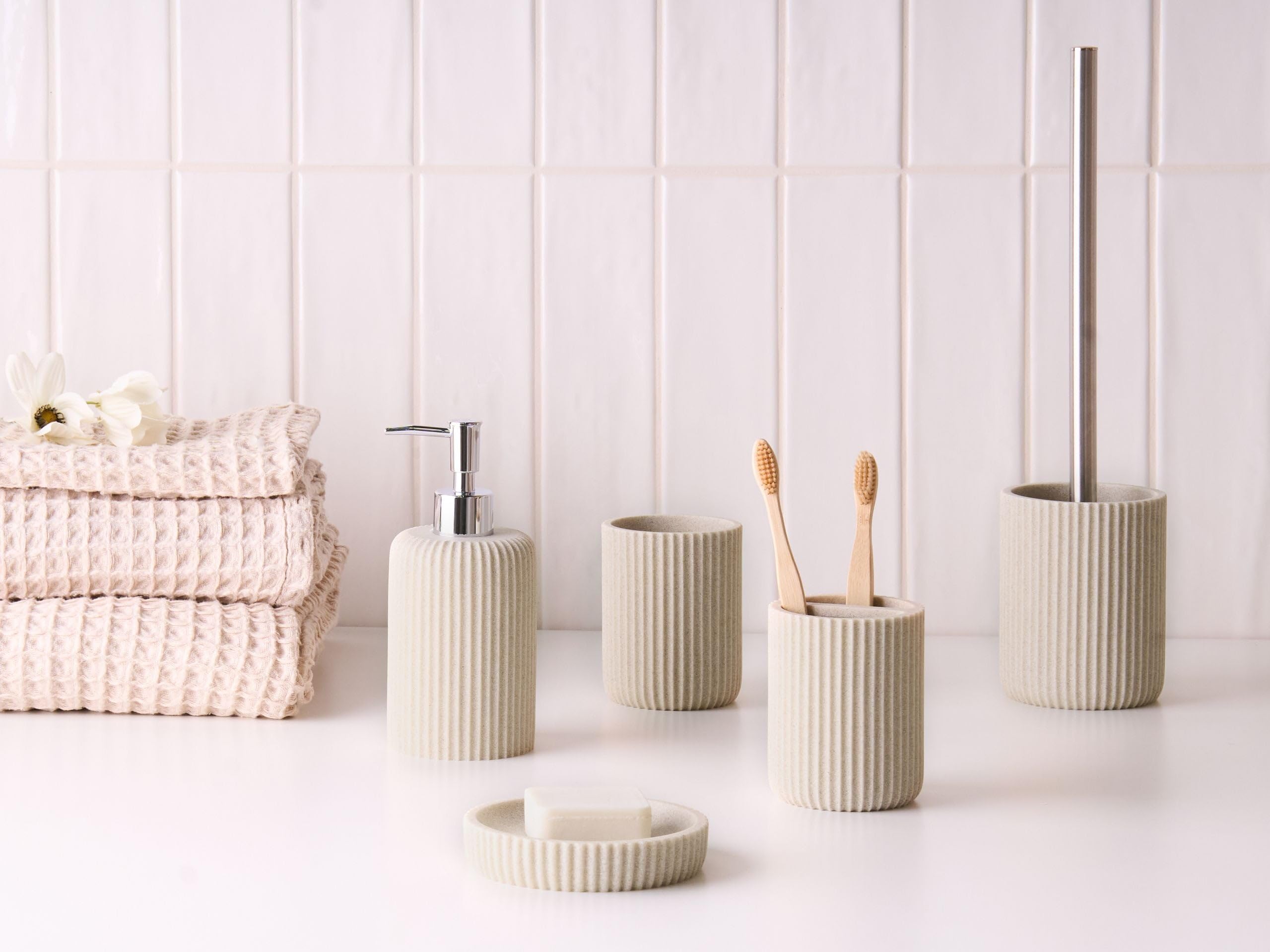 Conjunto de 5 Accesorios de baño jabonera dispensador de jabón escobilla de Inodoro Vaso Soporte para cepillos de Dientes Beige Claro Camana