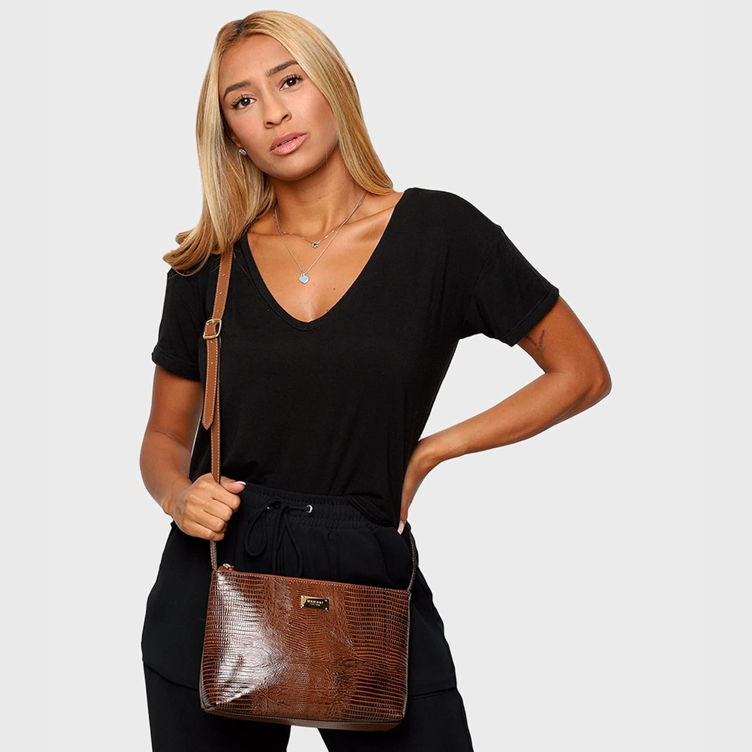Bolsa Feminina Couro Transversal Mariart Lezard 2190 em promoção! Veja a oferta e mais achadinhos de Bolsas 2 Hoje é o melhor dia para comprar Bolsa Feminina Couro Transversal Mariart Lezard 2190 com aquele preço maroto! Promoção! Aproveite a oferta! 2