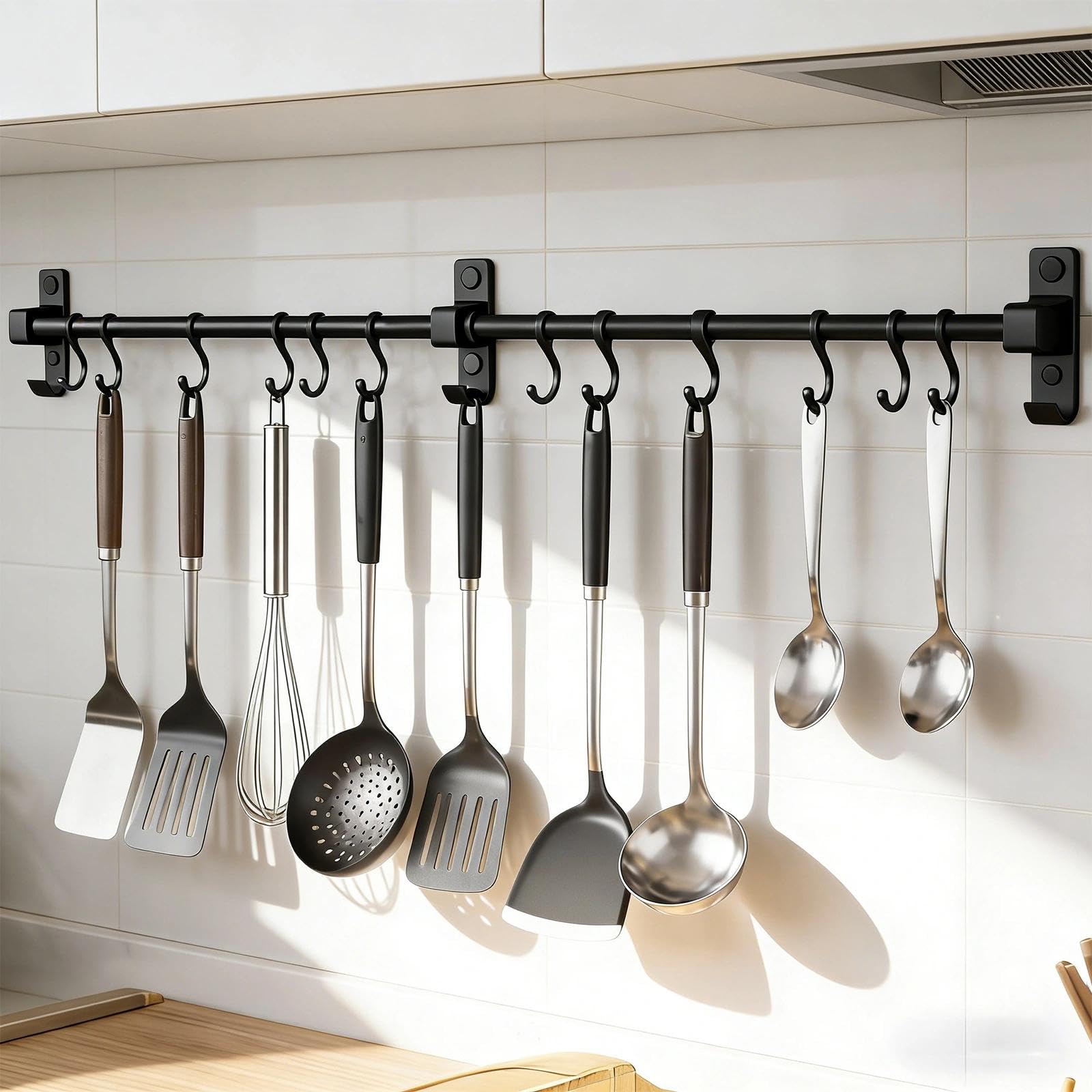 Hakenleiste Küche 80 cm, Aluminium, Schwarz, Stange für Küchenutensilien, Multifunktionales Küchenreling mit 12 Verstellbaren Haken für Suppenkellen, Schneidebretter, Scheren