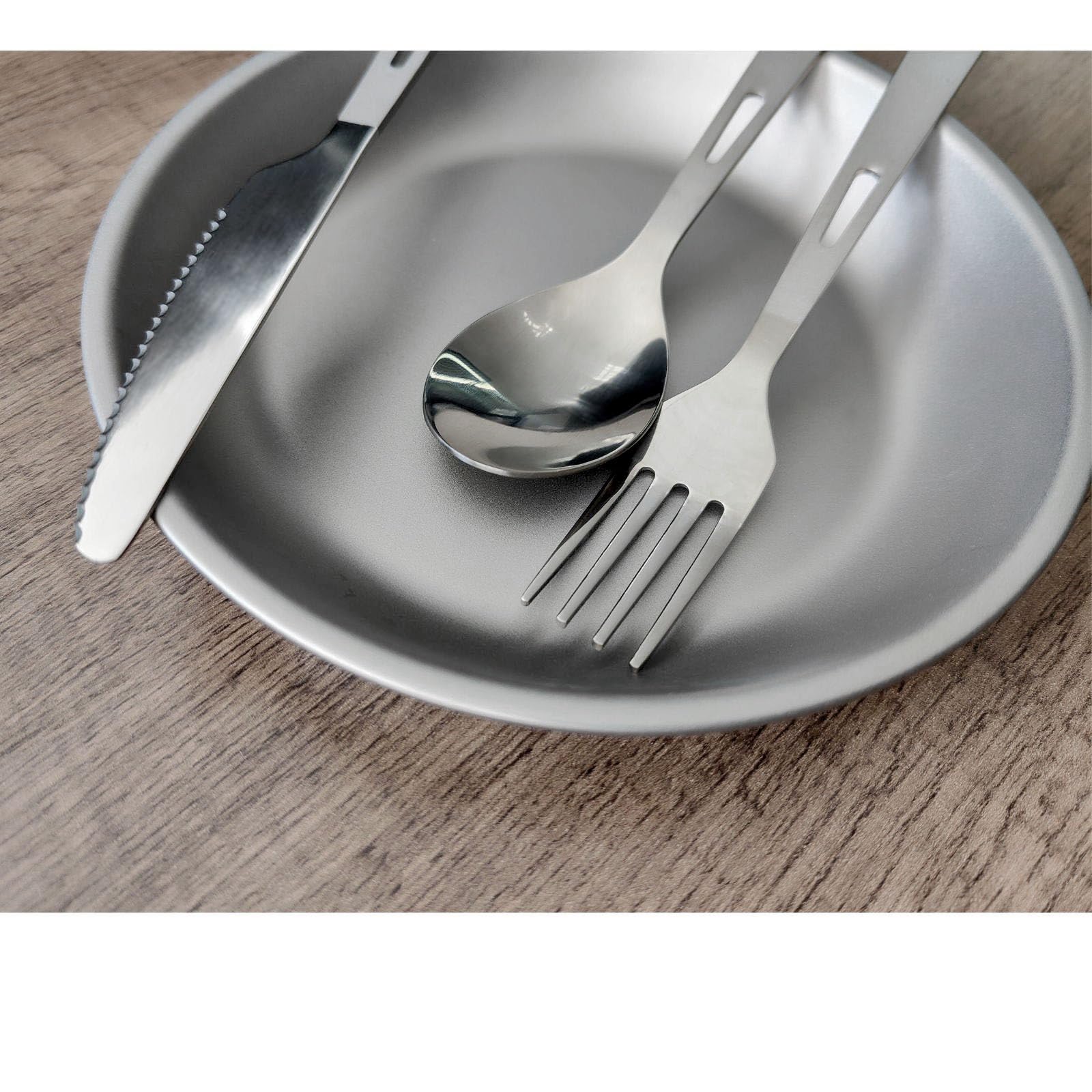 RISON-Titanium Titan Campingbesteck Set, 4 Stück Titan Camping Teller mit Gabel-Löffel-messer Kombi Reisebesteck, Tragbar Ti-Kochgeschirr Platten Servierplatten, Outdoor Besteck für Picknick