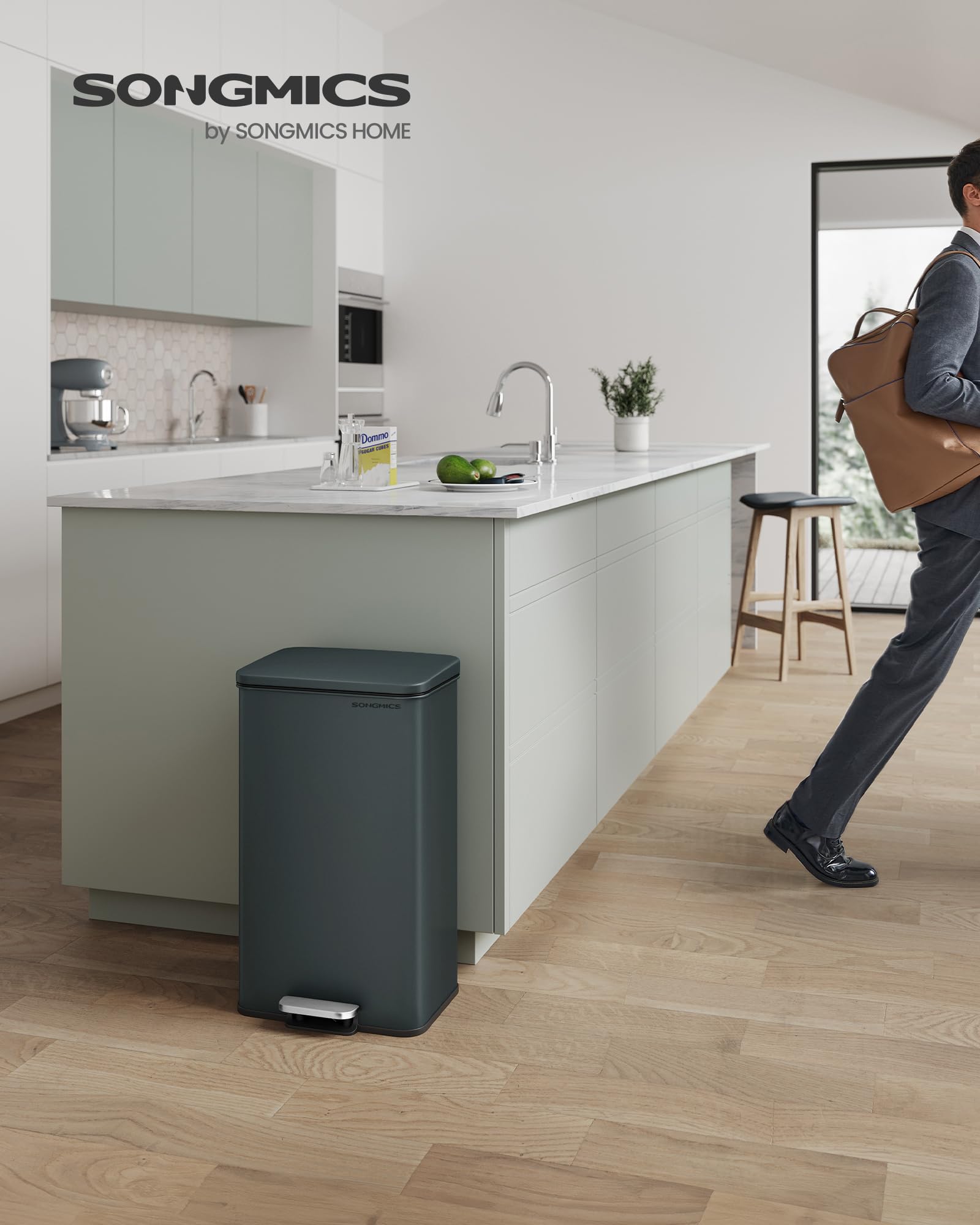 SONGMICS Mülleimer Küche, 40 Liter Abfalleimer, großer Tretmülleimer, mit Deckel, aus Stahl, Softclose, inklusive 15 Müllbeutel, anthrazitgrau LTB540G02