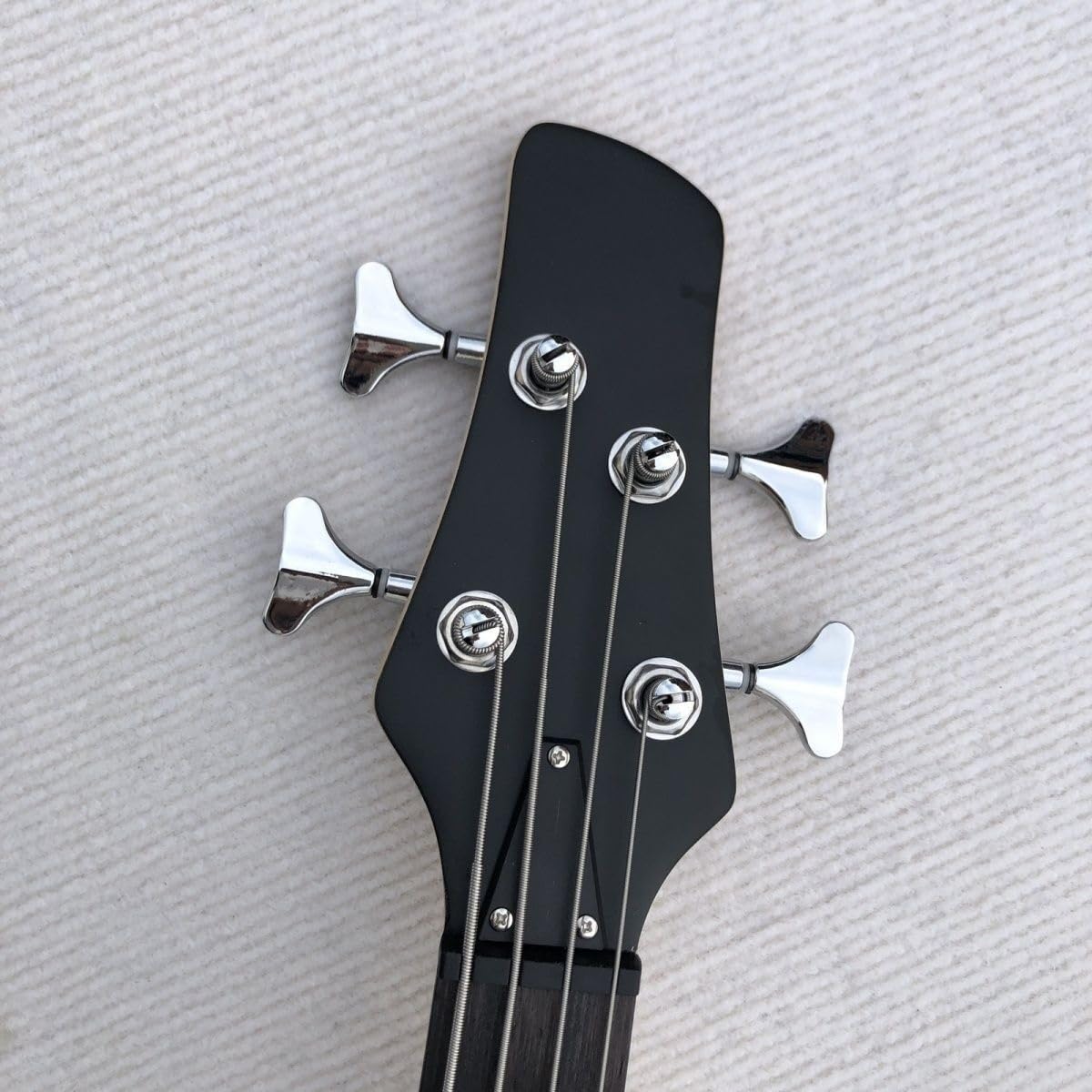 Bajo eléctrico de 4 cuerdas, 24 trastes, pastillas de tamaño completo, cuerpo de tilo macizo Blue Tiger Flame Burst for principiantes.