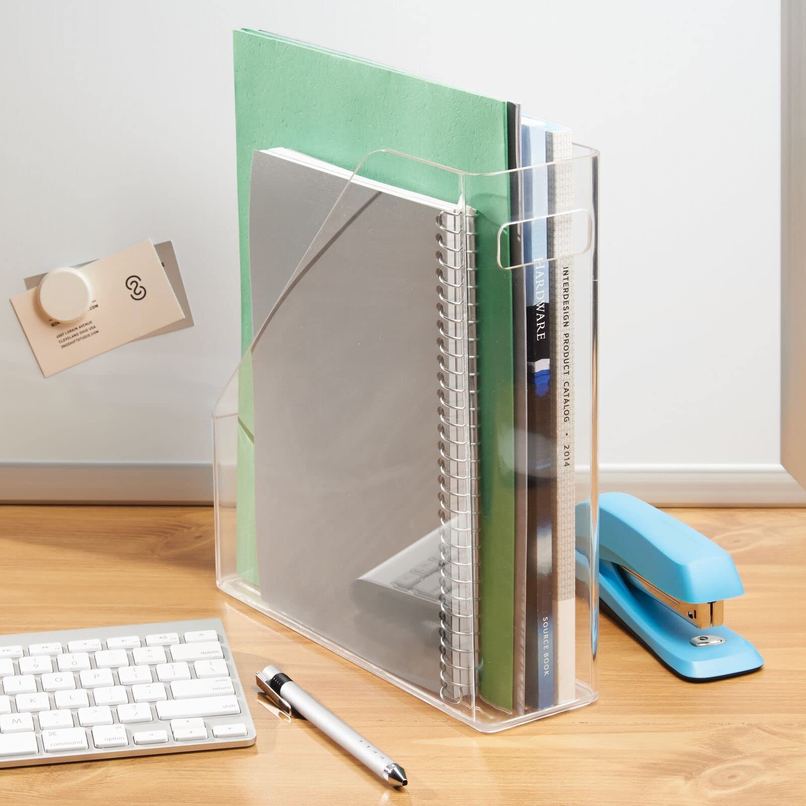 mDesign Set da 8 portariviste in plastica con manico – Contenitore per documenti e quaderni in plastica – Organizer per fogli poco ingombrante per ufficio e scrivania – trasparente