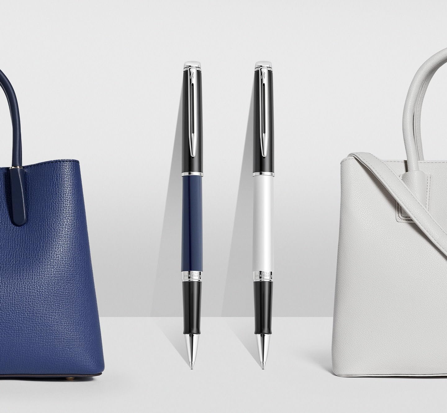 Waterman Hémisphère Roller con incisione – Strumento di scrittura di lusso personalizzato – Elegante penna da scrittura come idea regalo per donna e uomo, inchiostro blu (BLOCK BLACK&WHITE)