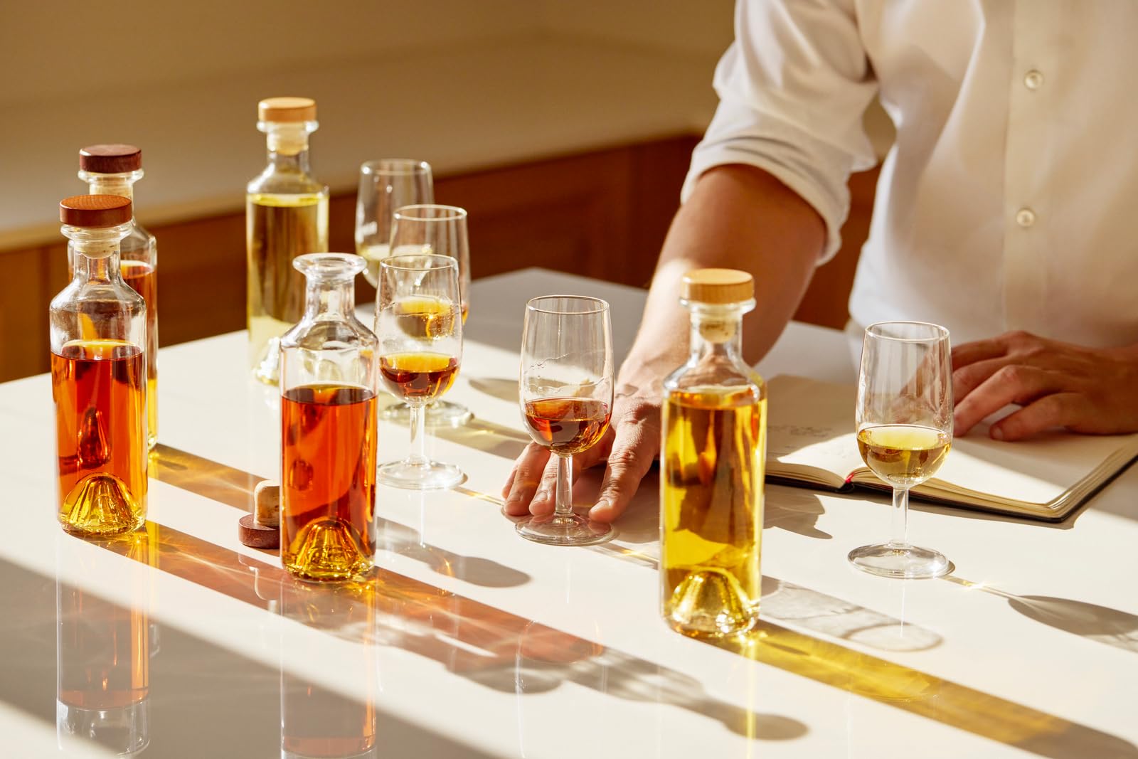Rémy Martin XO 70cl Premium Pack - Cognac Fine Champagne. Note di Frutta Candita, Spezie e Cacao. 40% Vol.; Idea Regalo Esclusiva