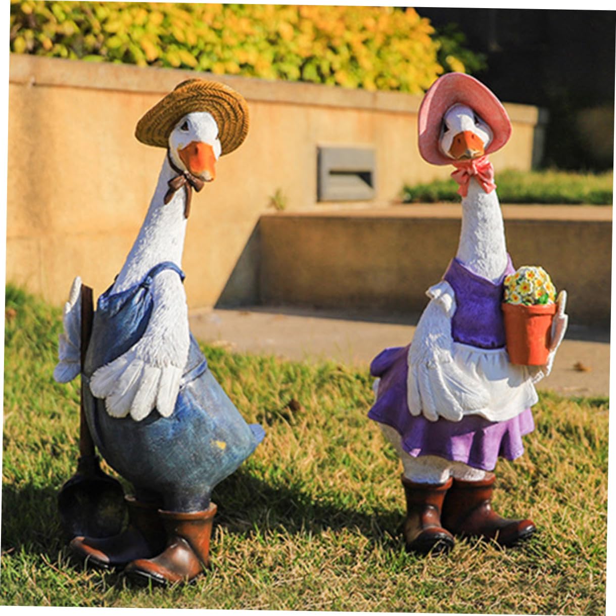 Toyvian Statua z Żywicy z Kaczuszką Stylu Rustykalnym Kreatywna Figurka Dekoracyjna Do Ogrodu i Domu Realistyczny Design Pastelowy Wystrój Wiejski Ozdoba Zewnątrz Wnętrz
