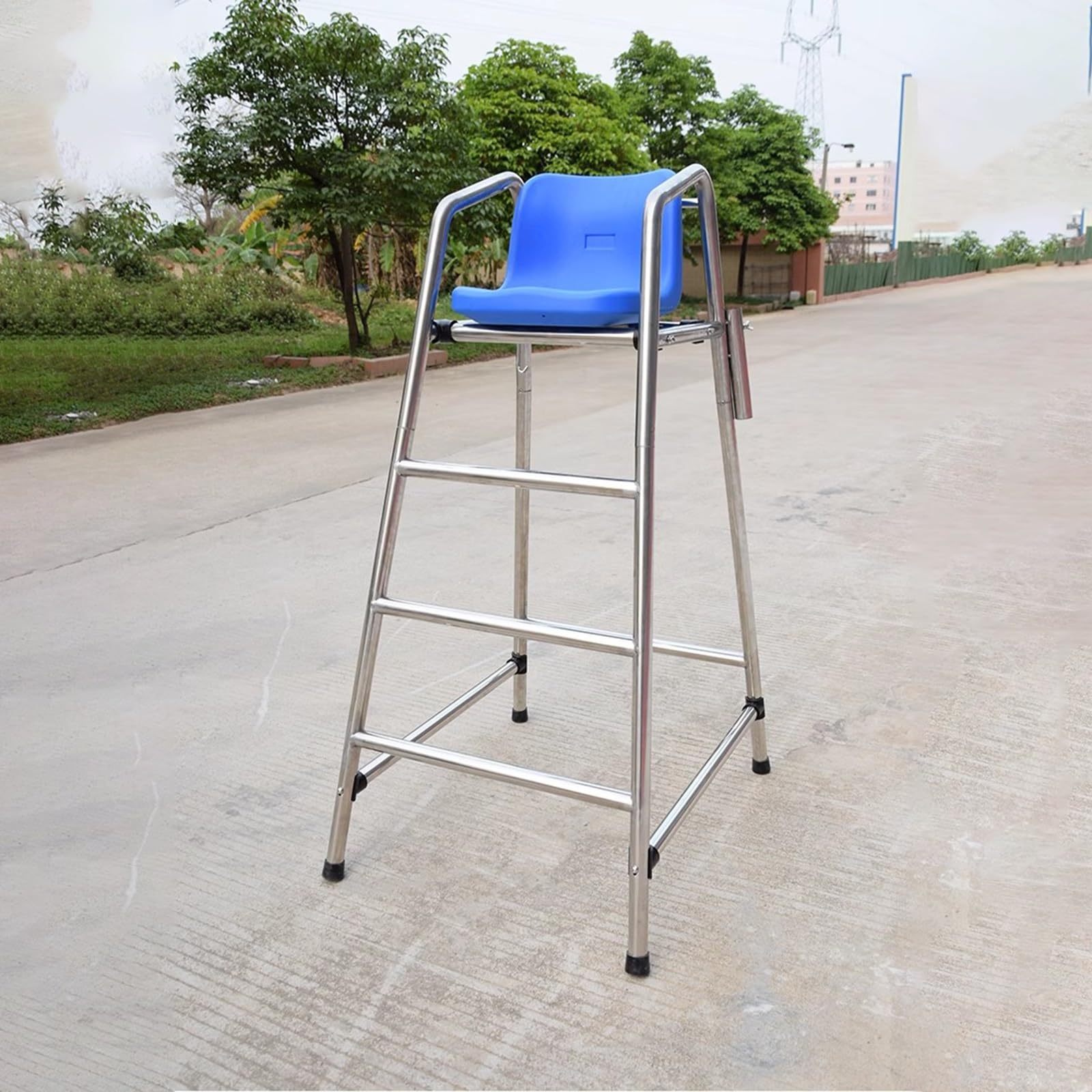 Chaise de sauveteur de piscine réglable pour éliminer les angles morts du bassin