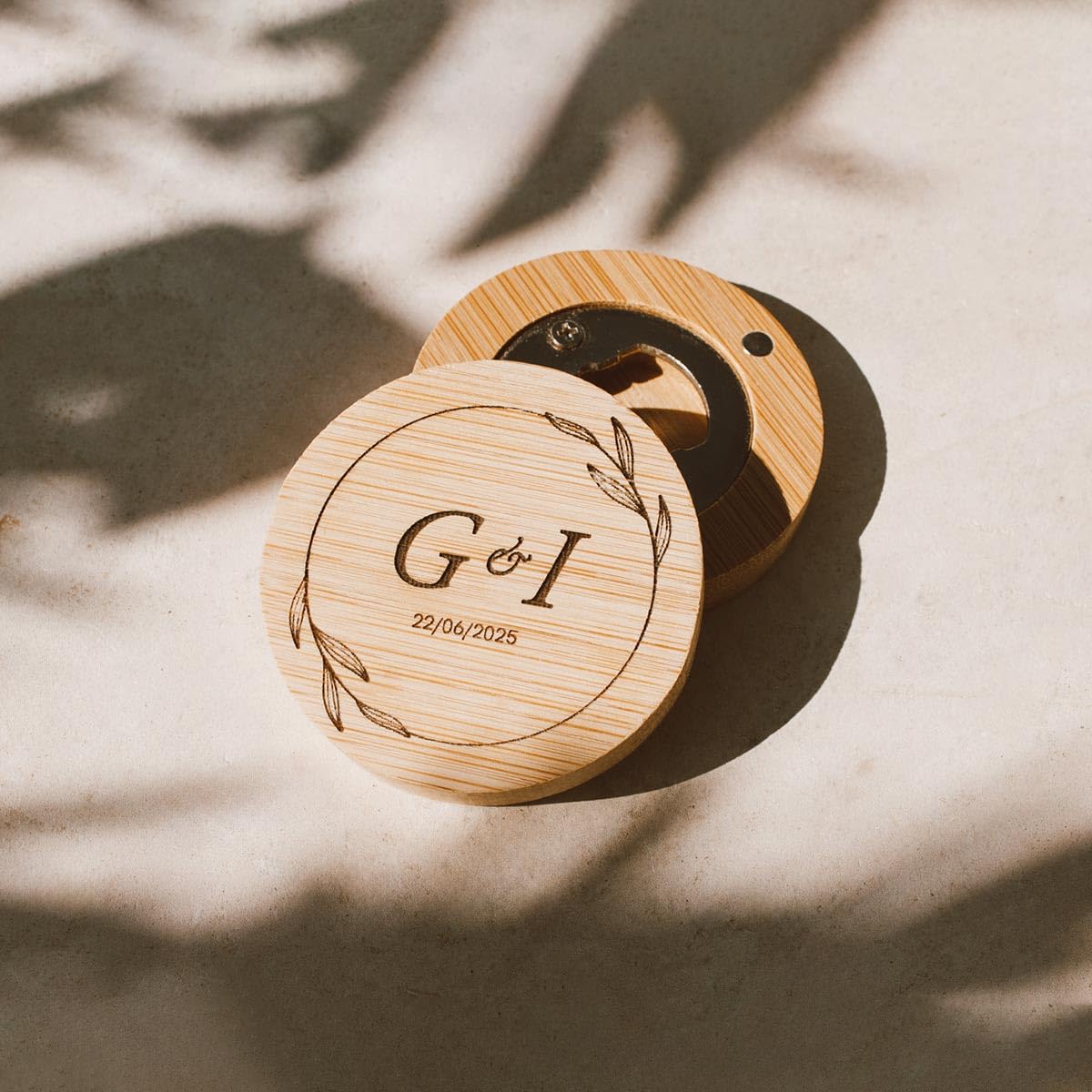 Abridor Personalizado Boda de Madera – Pack de 50 Abrebotellas Magnéticos para Invitados – Detalle Original y Recuerdo de Boda Personalizado