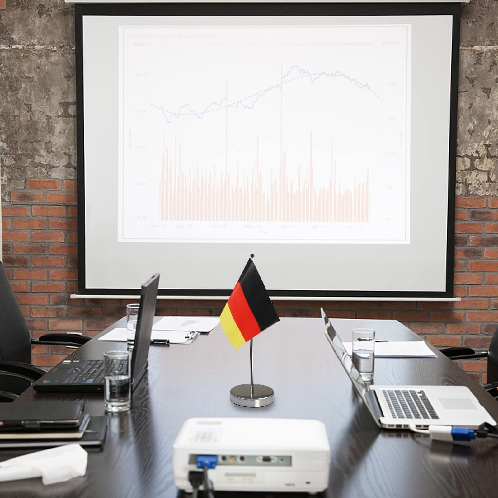Tischflagge Deutsches 9 "x 6" - Deutsche Schreibtisch Flagge Enthält Fahnenmast und Untersätzen