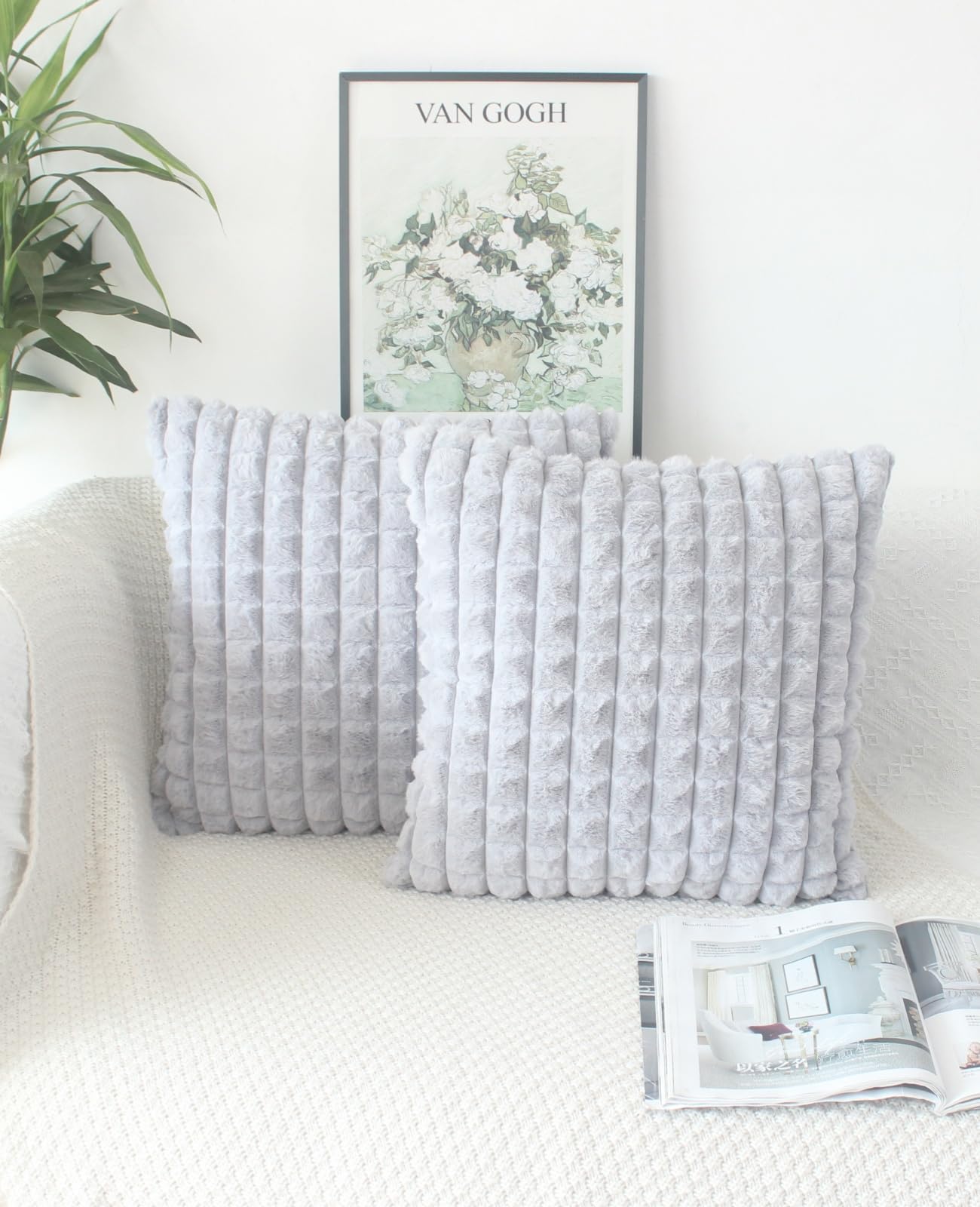 OYIMUA Fluffy Silver Grey Cushion Covers 50cm x 50cm Faux Fur Cushion Cover 20x20 inches Set of 2 Pillow Cases Soft Plush Sofa Cushions Living Room Modern Moroccan Covers