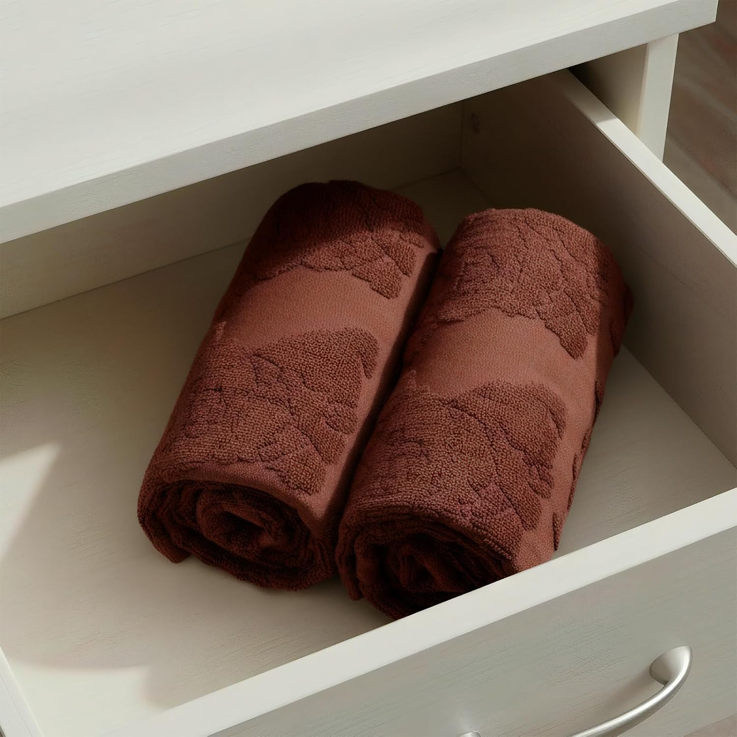 SmoothNovelty 2 Pcs 3D Highland Cow Hand Towels Bathroom Decor Dark Brown 100% Cotton Absorbent Jacquard Weave Decorative Towels for Bathroom Kitchen Highland Cow Gift, 14 x 29 Inches