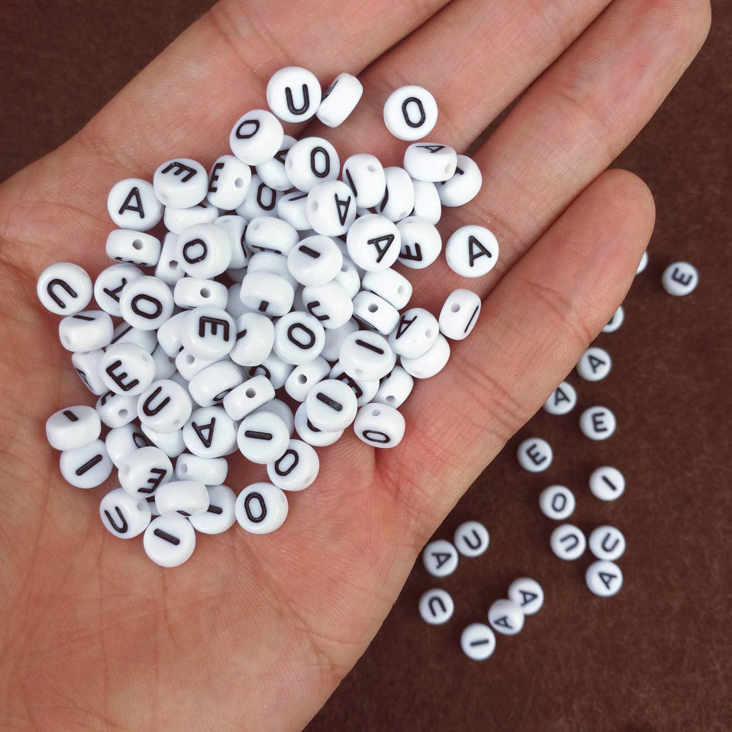 Amaney 300pcs Vowel Letter Beads A E I O U 7×4mm White Round Acrylic Letter Beads for Jewelry Making Bracelets Necklaces Each 60 Pieces - Image 3