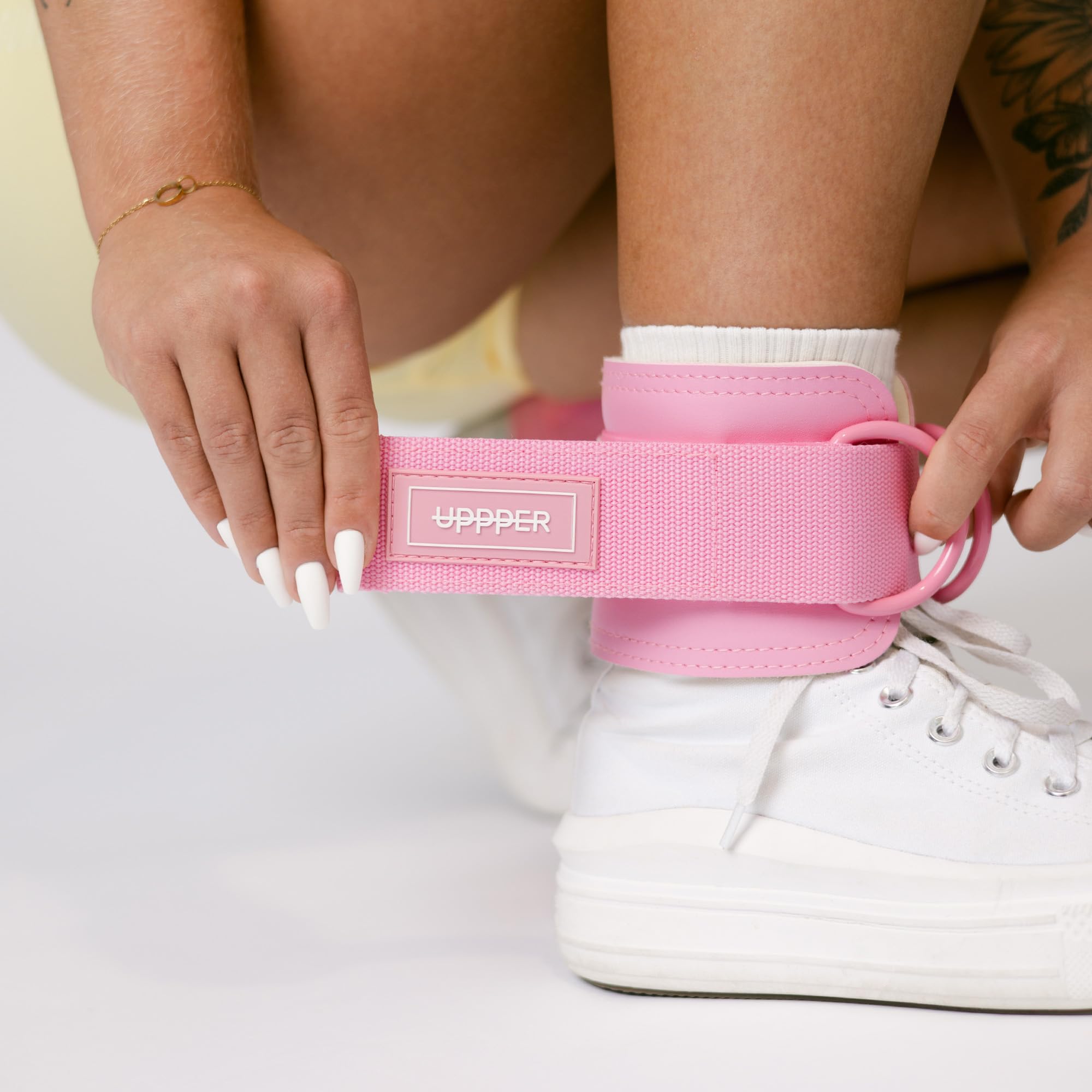 UPPPER Knöchelriemen für Kabelmaschinen (Paar) - Verstellbare gepolsterte Gym Kabelmanschette Befestigung Doppel-D-Ring Premium Qualität - Ideal für Kickbacks, Gesäßtraining & Beinübungen für Frauen