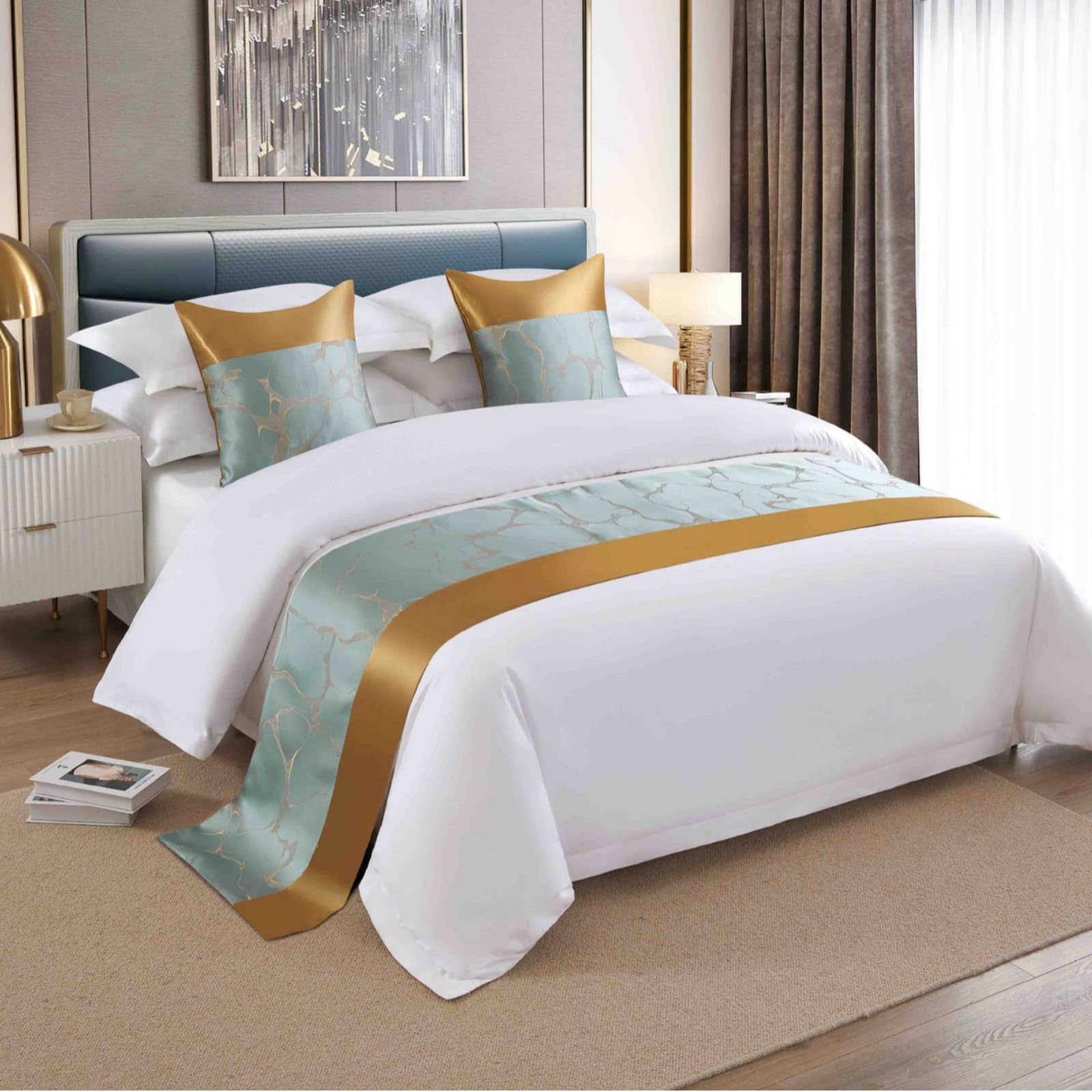 Chemin de lit en satin jacquard vert luxe pour sublimer une chambre d'hôtel à la maison
