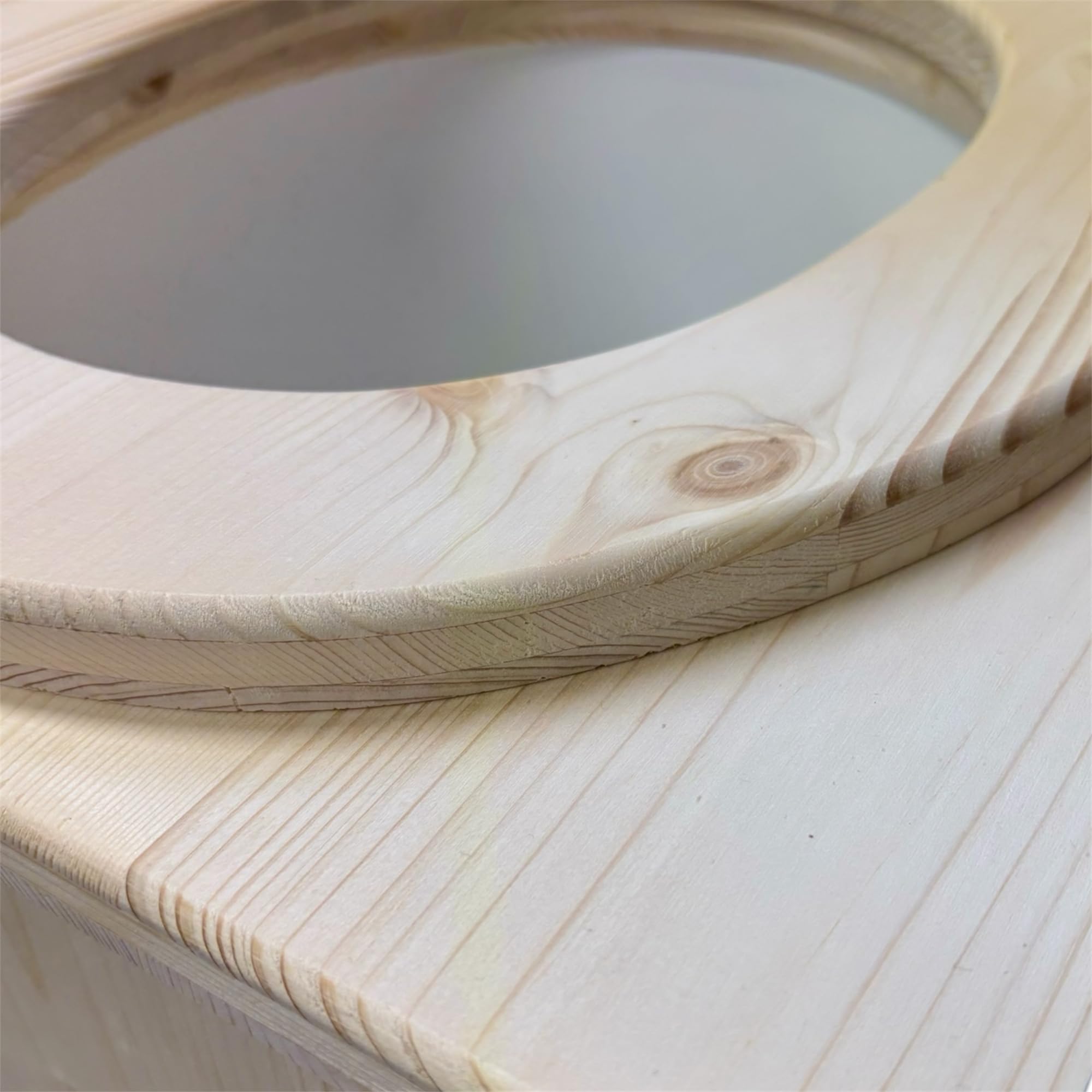 Toilette seche portable en Bois L'ESSENTIEL avec lunette abattant et seau plastique 20L - Fabrication Française Artisanale -