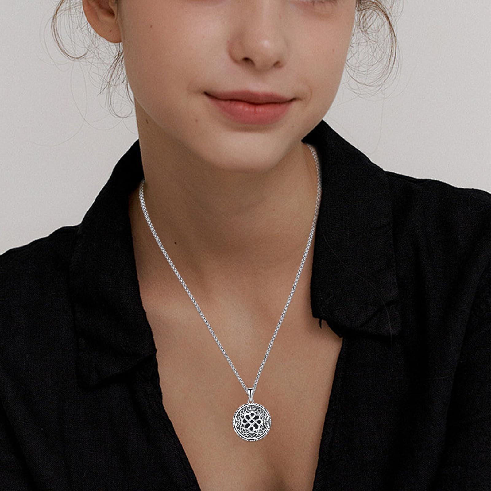 Keltische Damenkette, 925er Sterlingsilber, Irische Halskette, Keltische Knotenkette, Glücksknoten-Anhänger, Zeitloser Schmuck, Ein Geschenk für Damen und Herren