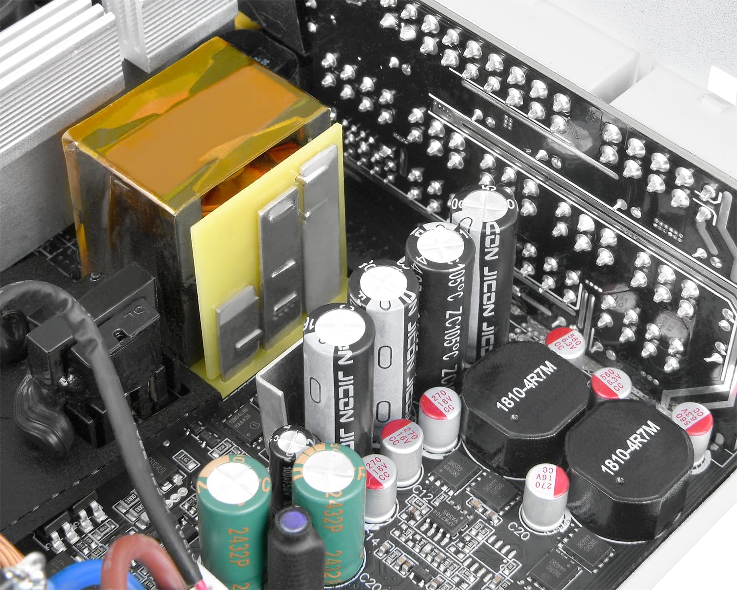 Thermaltake Toughpower GT 850W | ATX 3.1 | Connecteur PCIe 5.1 12V 2x6 | Fonction Smart Zero Ultra-silencieuse | Câbles à Profil Bas | Certification 80+ Gold | Modulaire | Neige
