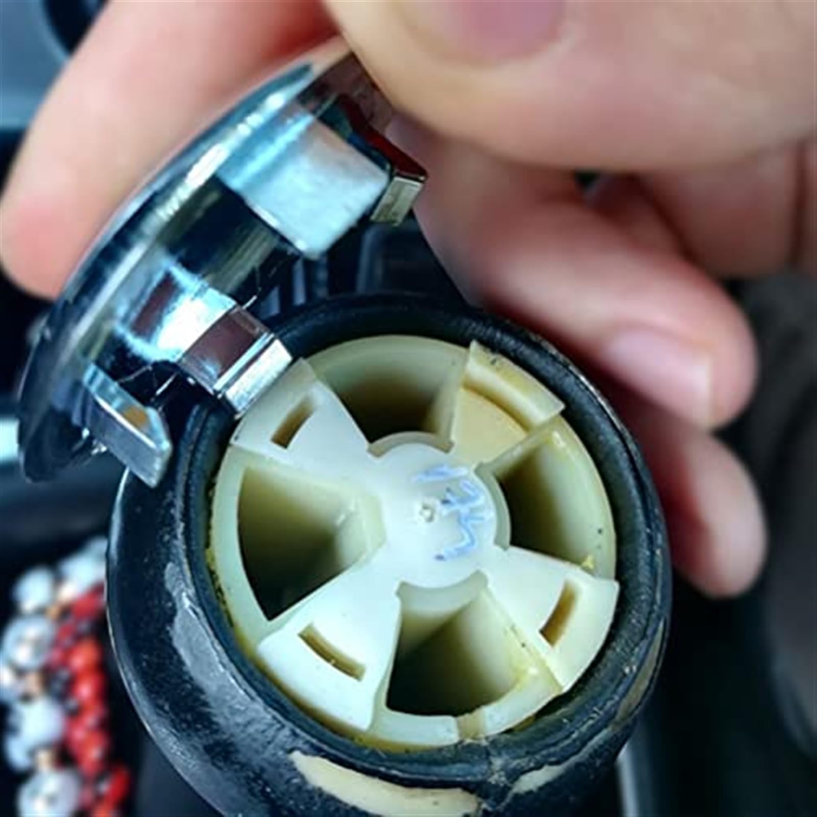 Osłona dźwigni zmiany biegów samochodu 5 6 biegów Gałka zmiany biegów samochodu Emblemat Osłona nasadki, do VW, do Passata, B6 2005-2011 Gałka zmiany biegów samochodu Osłona dźwigni zmiany biegó
