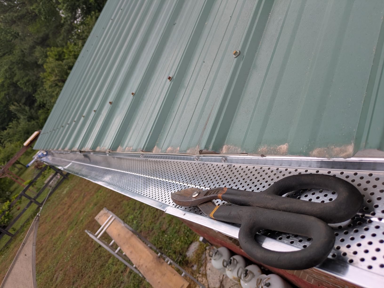VEVOR Gutter Guard installed
