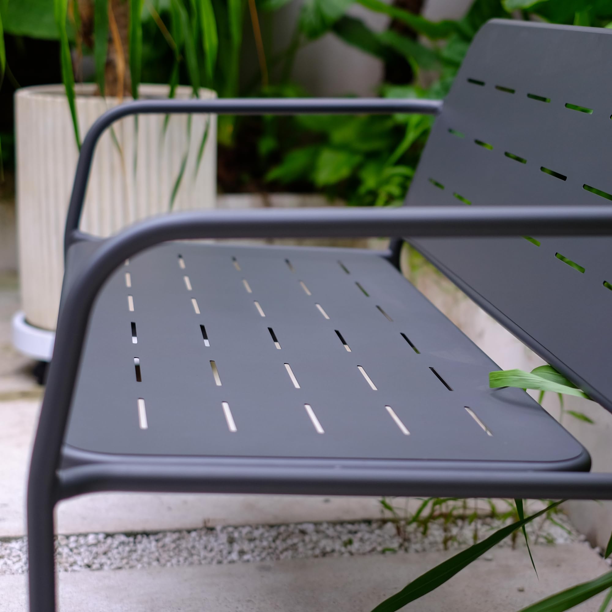 casa.pro Gartenmöbelset Andria Stahl 4-TLG. Anthrazitgrau Balkonmöbel Balkontisch mit Gartenbank und Gartenstühle Terassenmöbel Außen