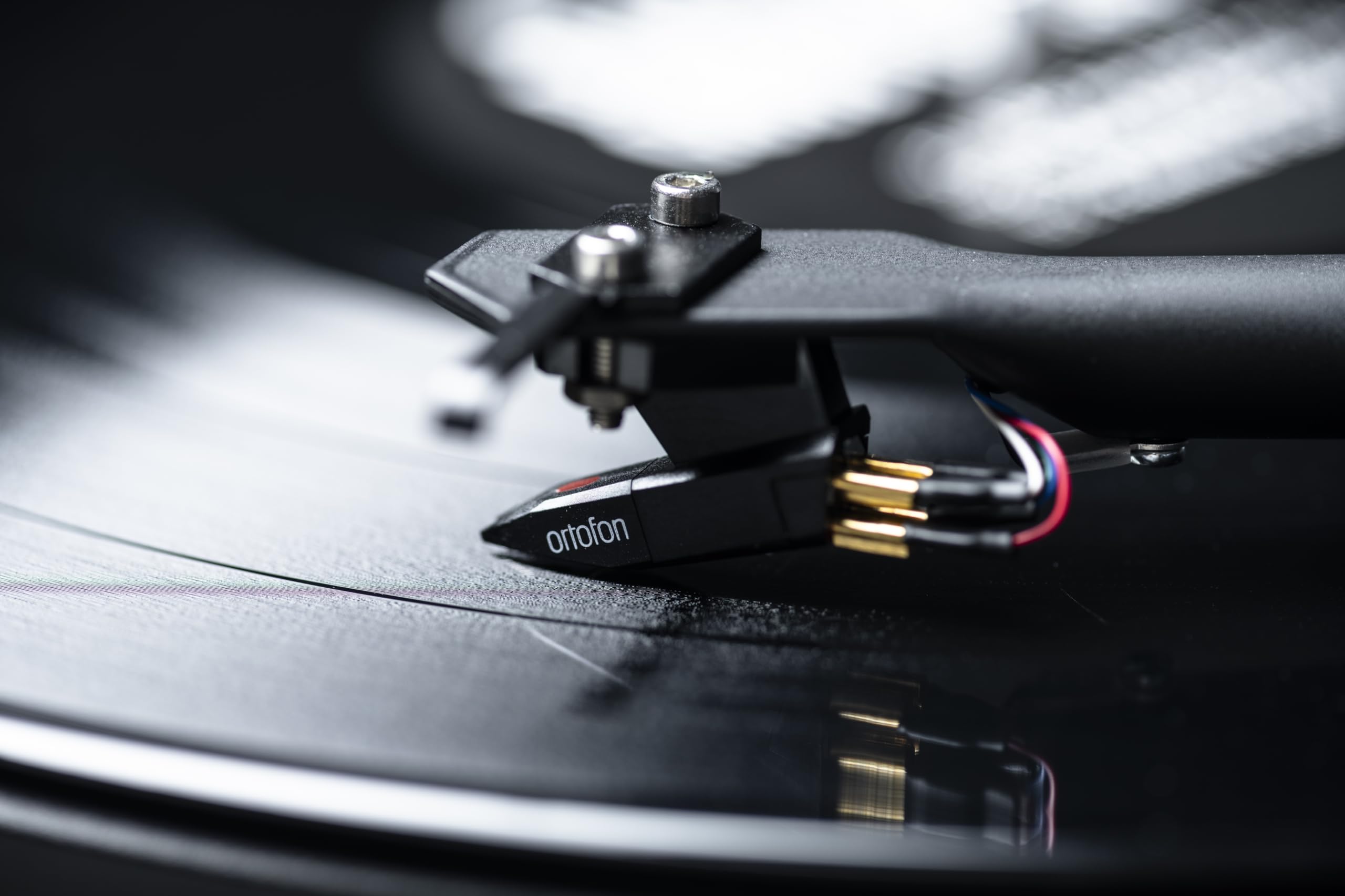 Pro-Ject Debut III Manueller Plattenspieler (MM-Tonabnehmer Ortofon OM 5E, Pro-Ject 8.6 Tonarm) matt-schwarz