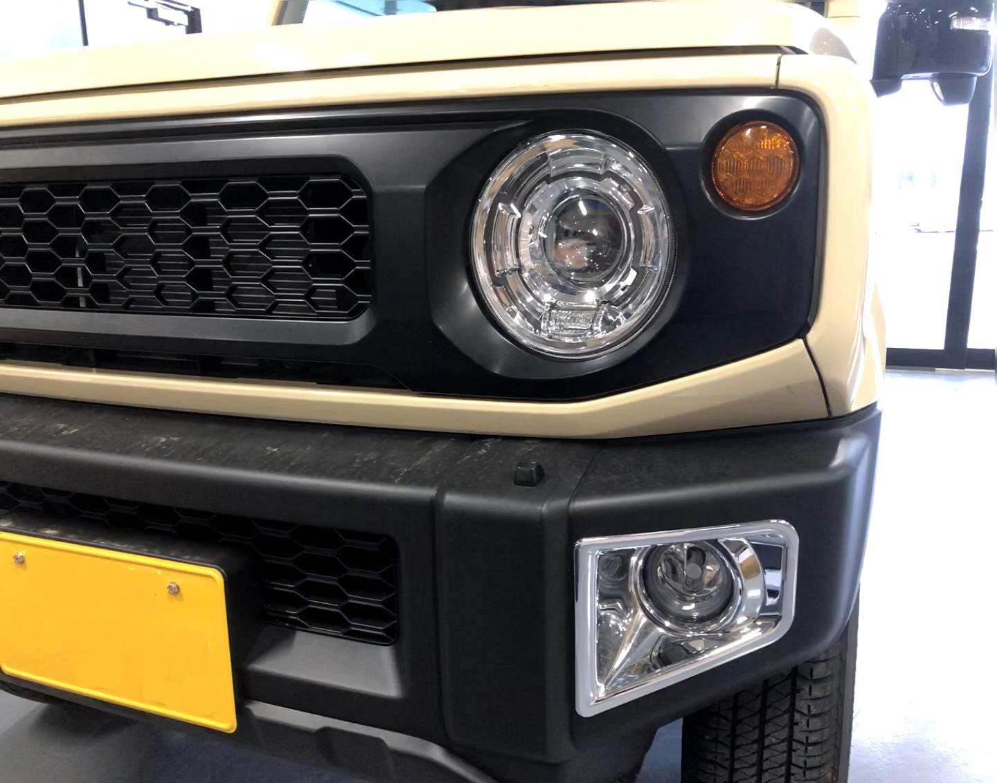 送料込み　ジムニー JB64W JB74W フロントグリル　マットブラック スズキジムニー JB64W JB74Wフロントグリルマットブラック