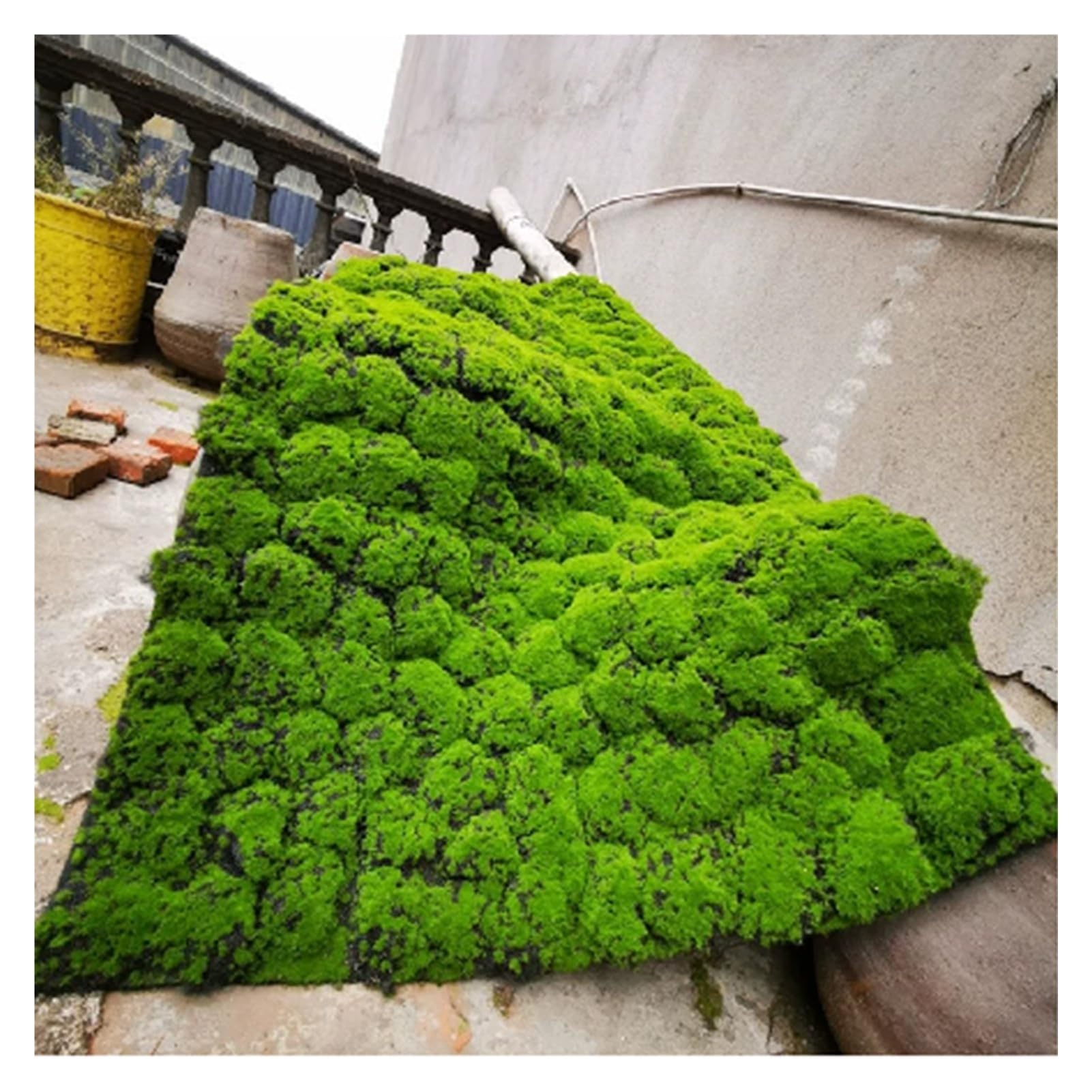 Pelouse synthétique pour décoration maison et aménagement de terrasse chaleureuse