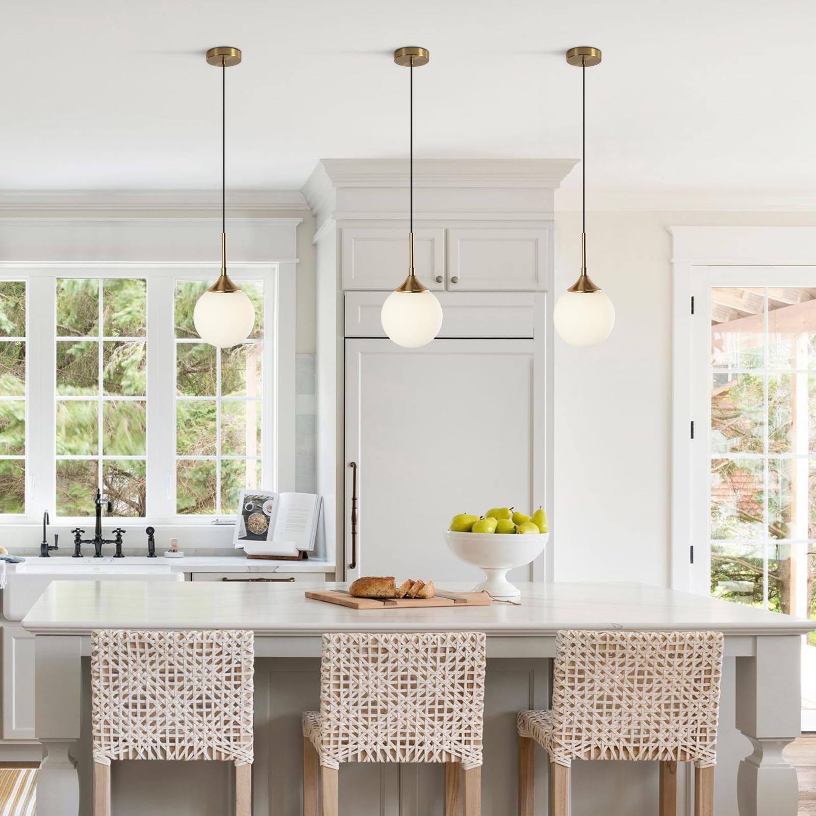 KCO Lighting - Lampadario a sospensione in vetro moderno metà secolo, 1 luce, grande globo dorato, illuminazione a sospensione regolabile in ottone spazzolato (bianco)