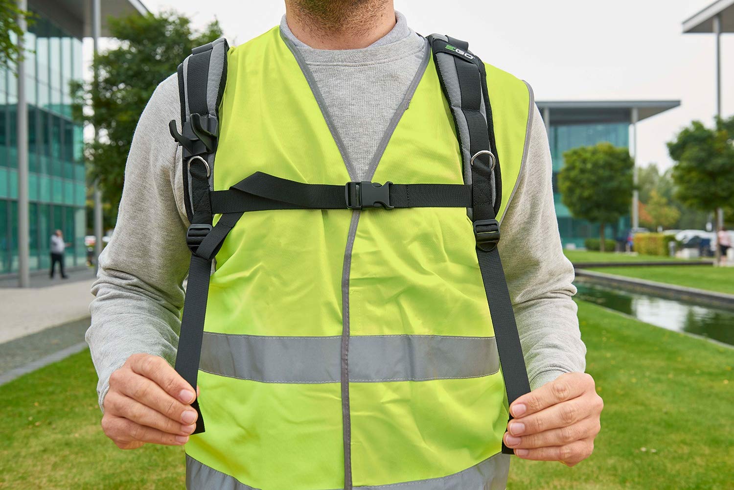 EGO ADB1000 - Sistema di trasporto posteriore per batterie portatili con spina, cavo e adattatore