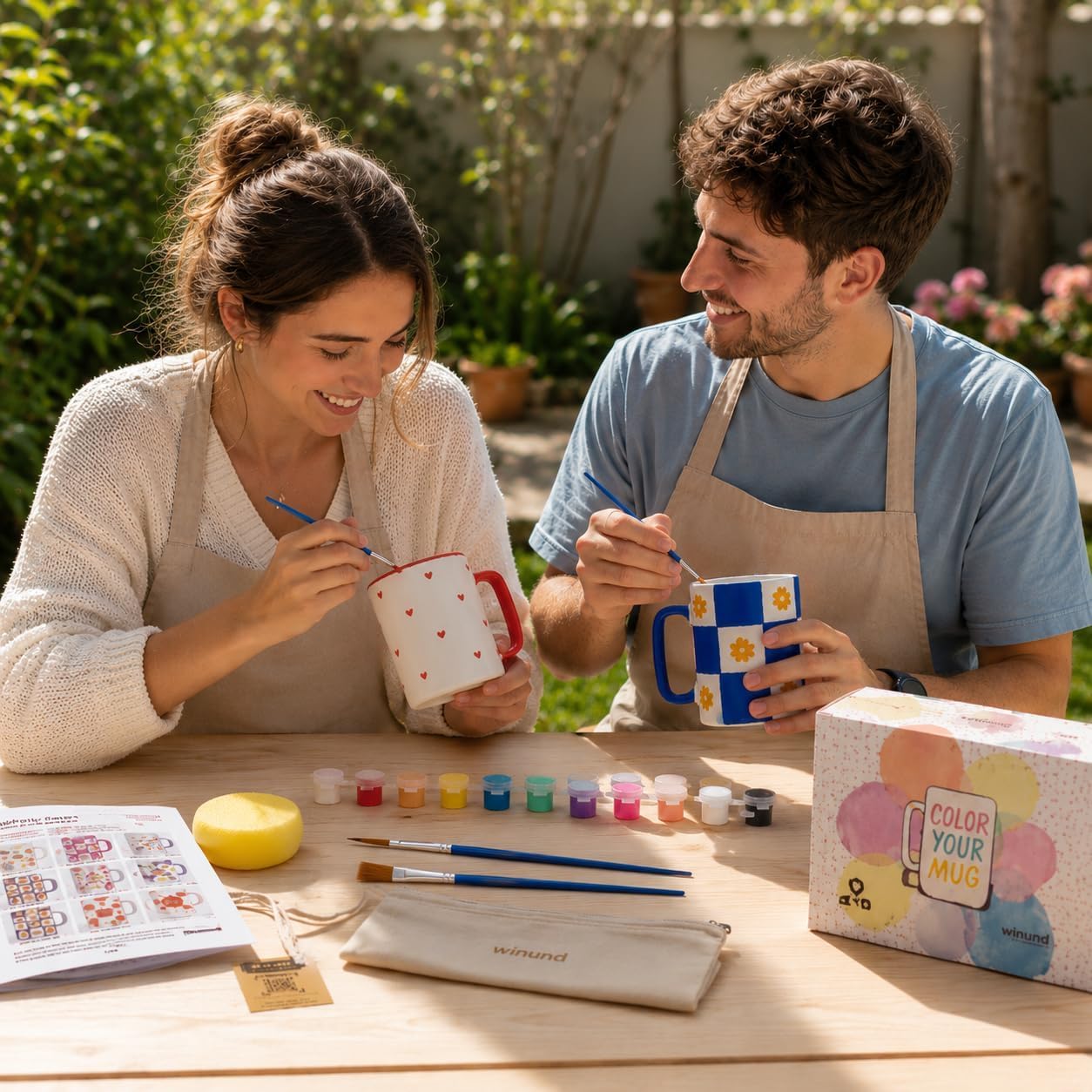 Winund – Set de 2 Tazas para Pintar con Pinturas Cerámica (12 Colores Pastel + Estándar), Pinceles, Esponja e Instrucciones – Manualidades Creativas y Regalo Original para Adultos y Niños
