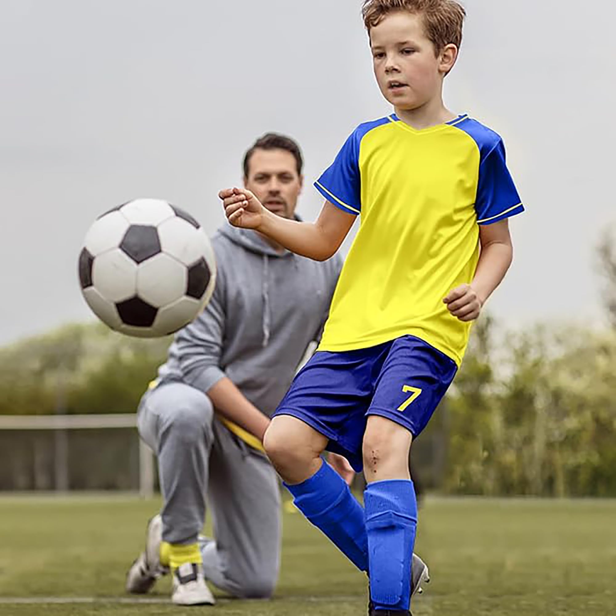 Maglia da calcio per bambini, n° 7, maglia da calcio, maglietta da calcio, pantaloncini e parastinchi set esterno per ragazzi