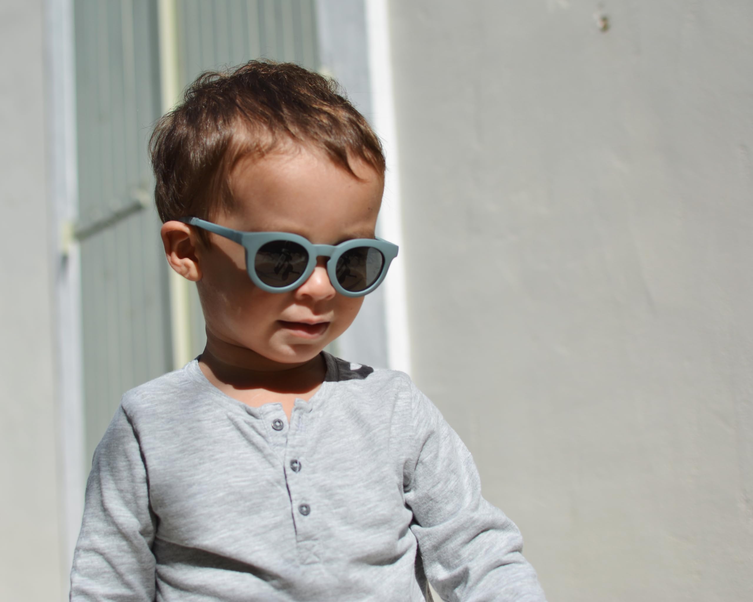 BEABA, Lunettes de Soleil pour Enfant 2-4 Ans, Protection 100 Pour cent UV - CAT 3, Protection Latérale, Confort Optimal, Branches Ajustables 360 degré, Adapable à la Vue, RETRO Happy Baltic Blue