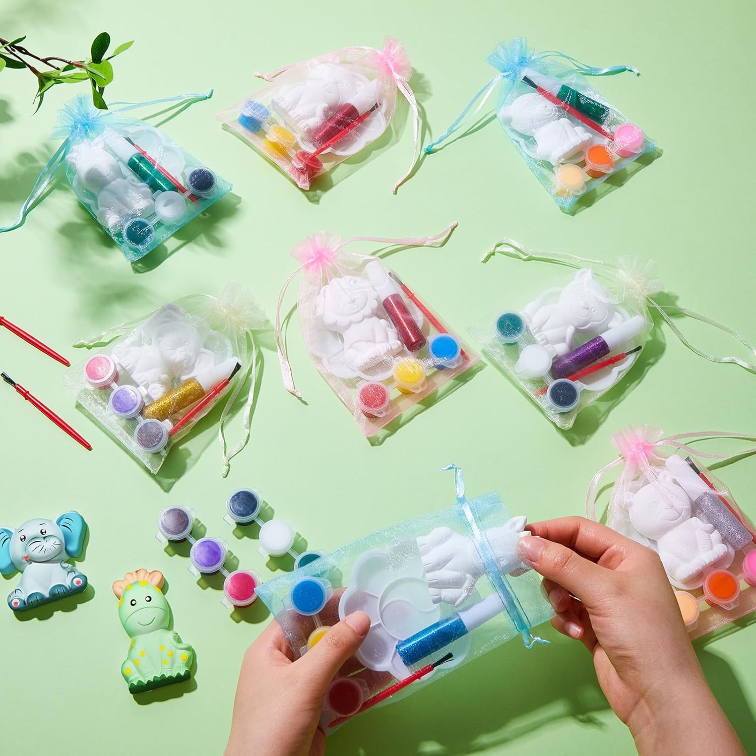 Gemscream 60 Pcs Plaster Painting Kit Party Favors for Birthday Supplies Animal Crafts DIY Painting Statues with Magnet Brushes Palette Organza Bag for Art Favor Bags