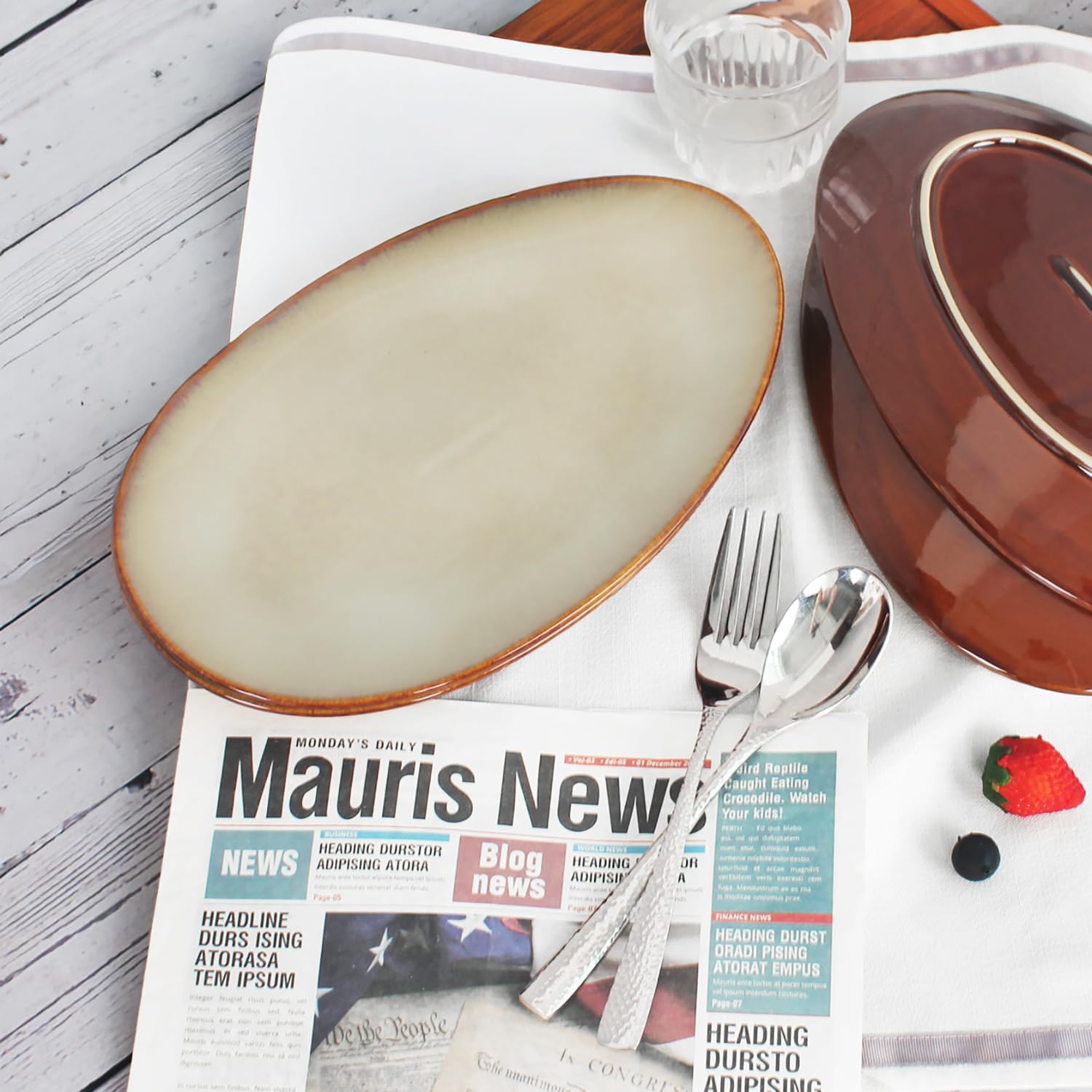 Ceramic Oval Plate Set (4 pieces), large trays, suitable for entertaining guests, serving snacks, desserts, salads, and main meals. Dishwasher safe, curved shape, 11.7 inches in diameter.