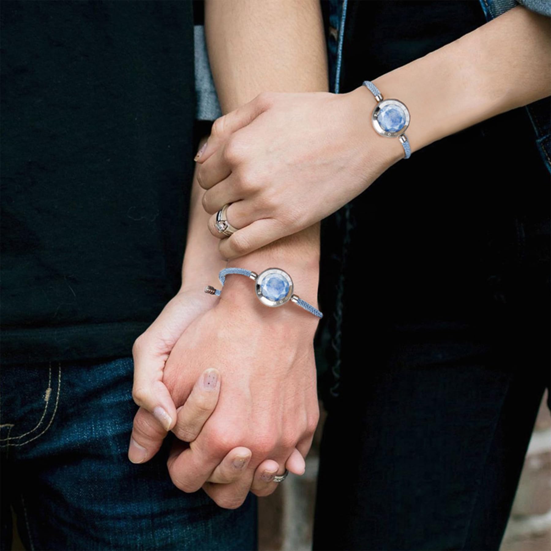 TOTWOO Bracciali per Coppie con Collegamento Bluetooth Uno a Uno tramite App, Luci e Vibrazione al Tocco – Regalo Romantico per San Valentino e Relazioni a Distanza in Acciaio Inossidabile 316L