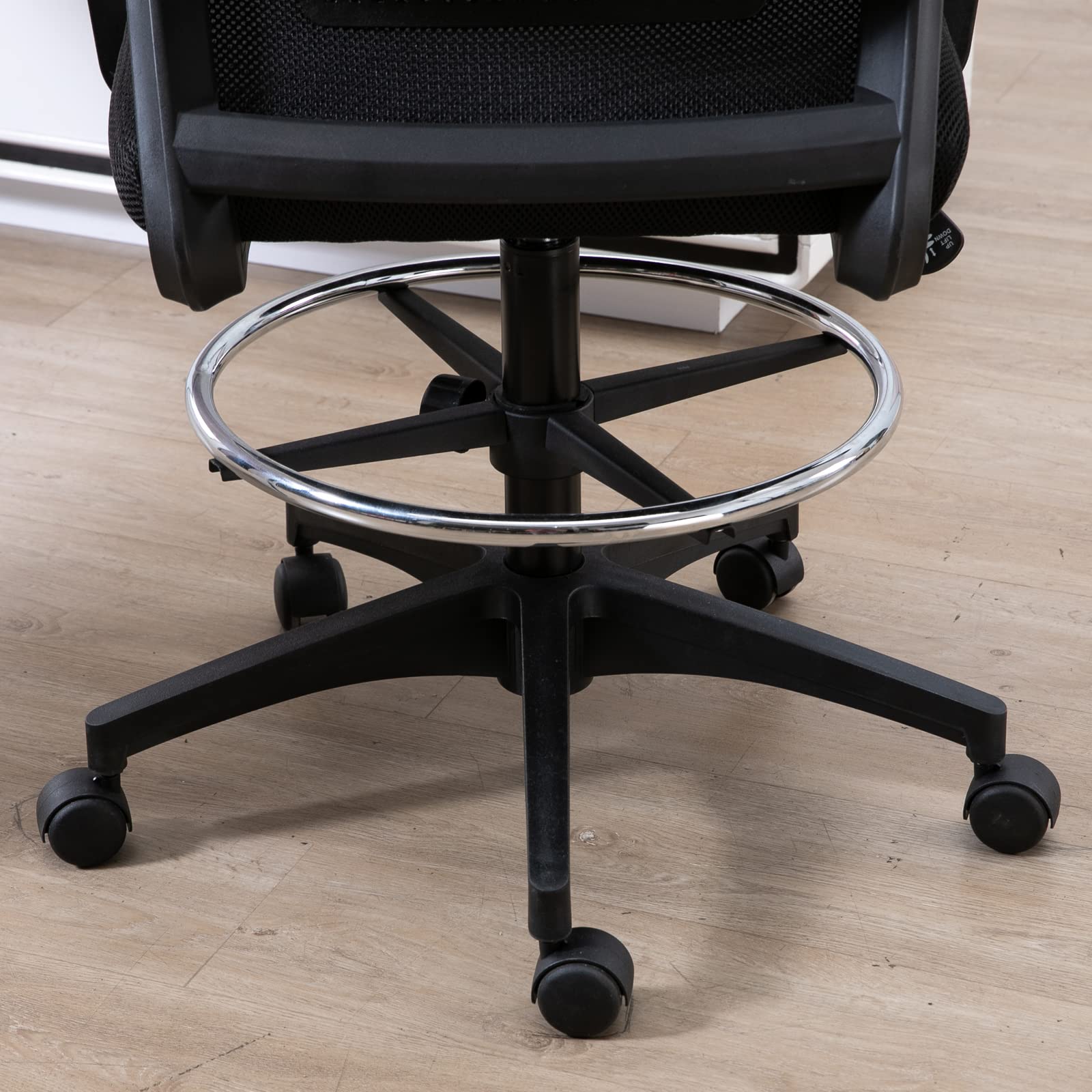 Vinsetto Bürostuhl mit Verstellbarem Fußring Lendenwirbelstütze Schwarz | Ergonomischer Schreibtischstuhl, Höhenverstellbarer Drehstuhl mit Netzbespannung, Zeichenstuhl mit Wippfunktion