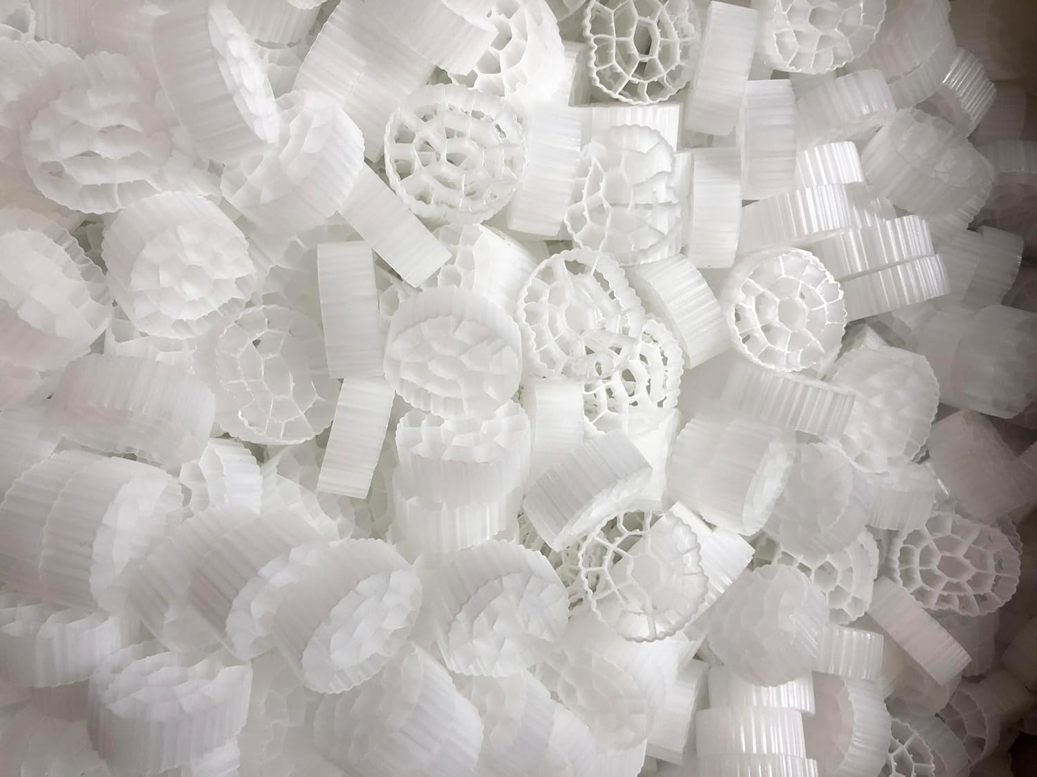 Wave Point K3 Filter Media Moving Bed Biofilm Reactor (MBBR) for Aquaponics • Aquaculture • Hydroponics • Ponds • Aquariums (4 Cubic Feet)