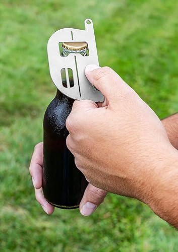 Miniatura 6 de Camco Abrebotellas Life is Better at The Campsite, quita fácilmente las tapas de botellas, cuenta con un diseño único de caravana con imán (53305)