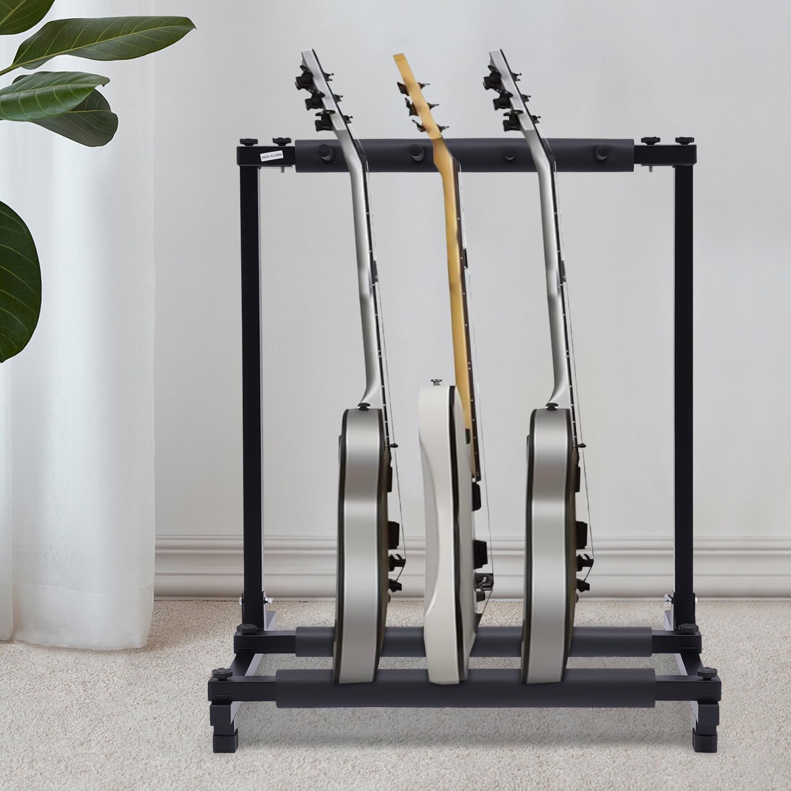 3-krotny stojak na gitarę, regulowane nogi, składany uchwyt na gitarę, przenośny, uniwersalny statyw do gitary akustycznej, gitary klasycznej, basów, czarny, 62,5 x 47 x 73 cm