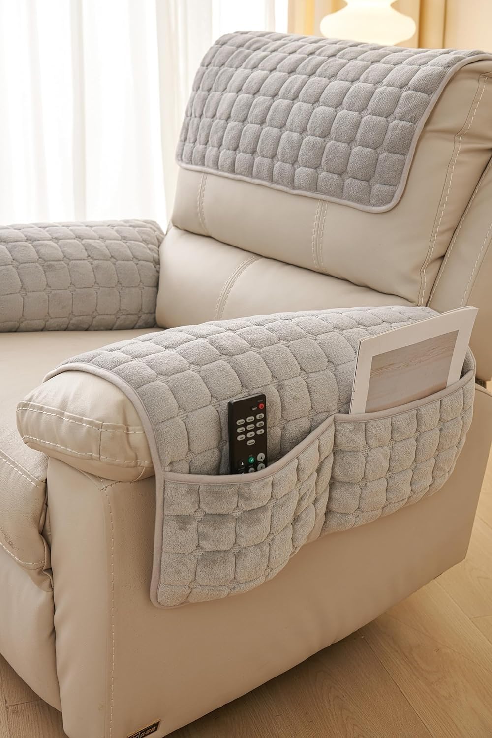 Lot de 3 Protège-Bras et Tête de Fauteuil Rembourré en Peluche Flanelle Anti-dérapant pour Canapé en Cuir et Fauteuil Relax (Beige)