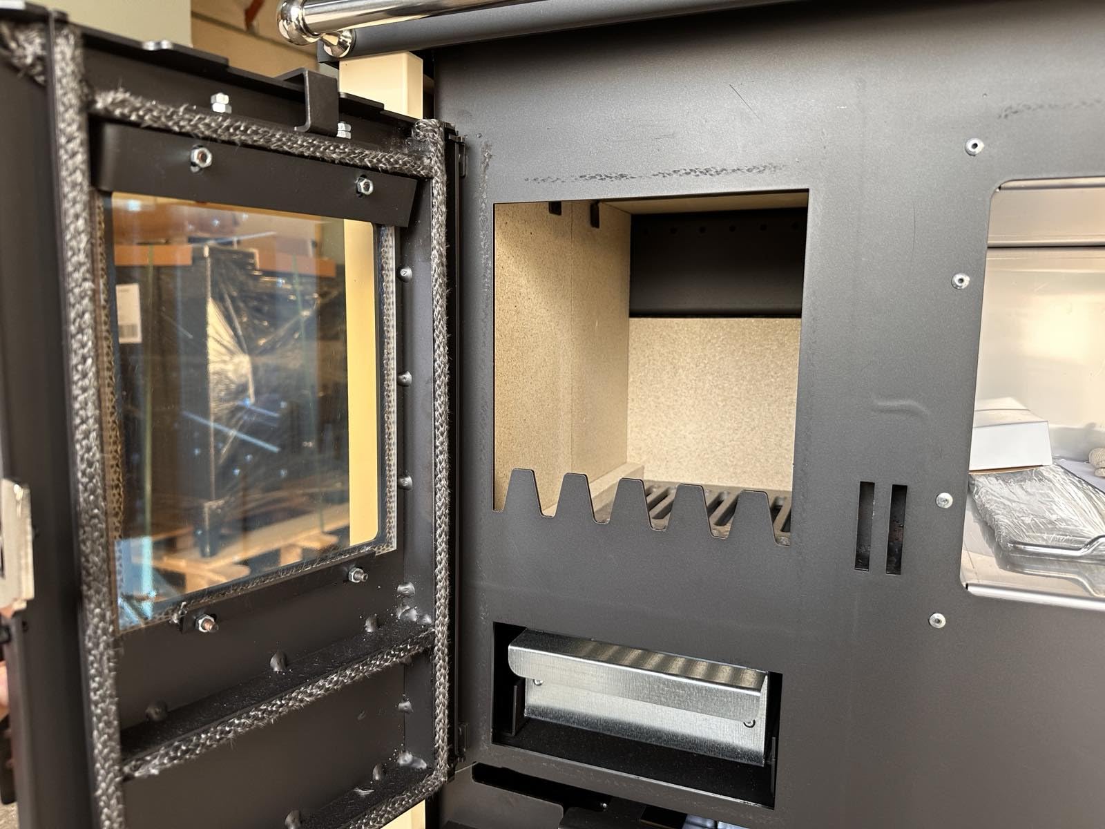 EEK A+ Verso Cs Plus Poêle à bois en inox 7,7 kW avec panneaux latéraux ivoire