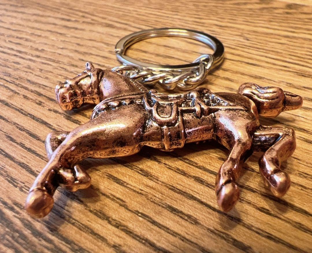 Amazon.co.jp: 馬チャーム ブロンズ キーホルダー アンティーク 馬術