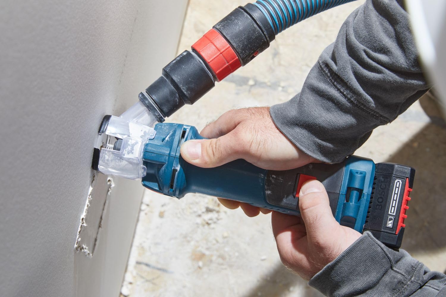 BOSCH GCU18V-30N Outil de découpe sans fil pour cloison sèche sans balais 18 V (outil nu)
