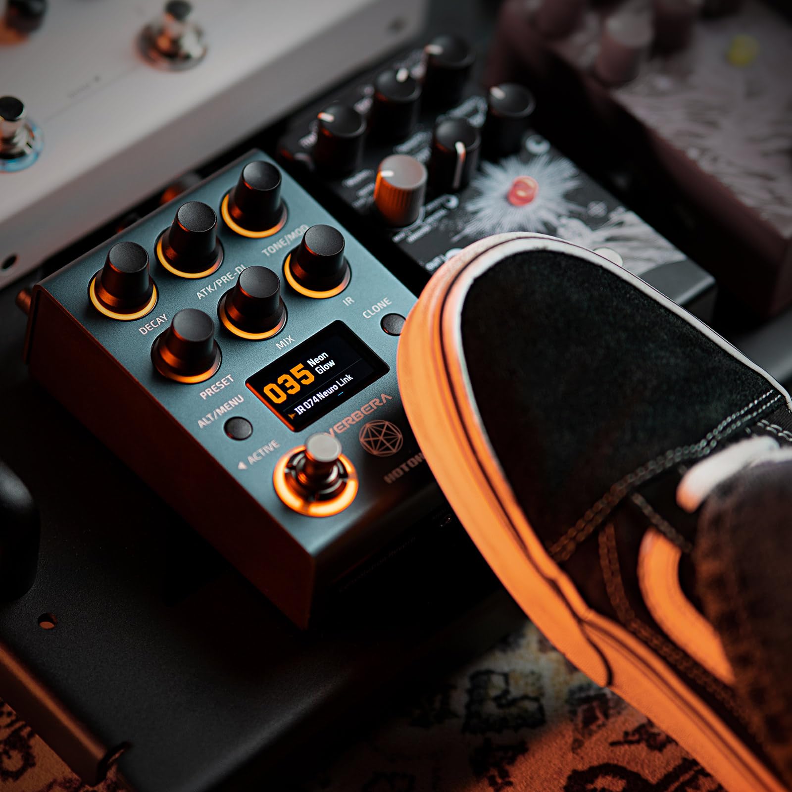 HOTONE Pedale Reverb a Convoluzione Hardware con Caricamento IR Istantaneo, Doppio Motore, Clonazione IR & 120 Impulse Response Integrate Verbera NC-200