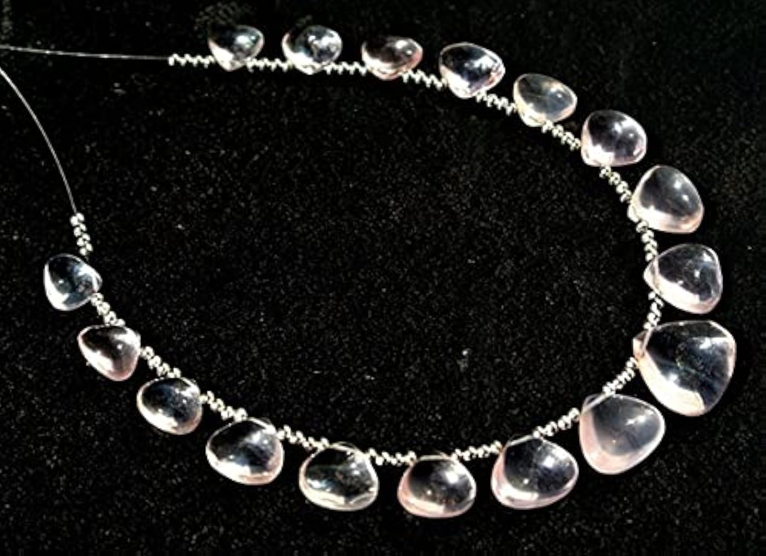 Quartz rose véritable en briolettes de cœurs pour la création de pendentifs raffinés