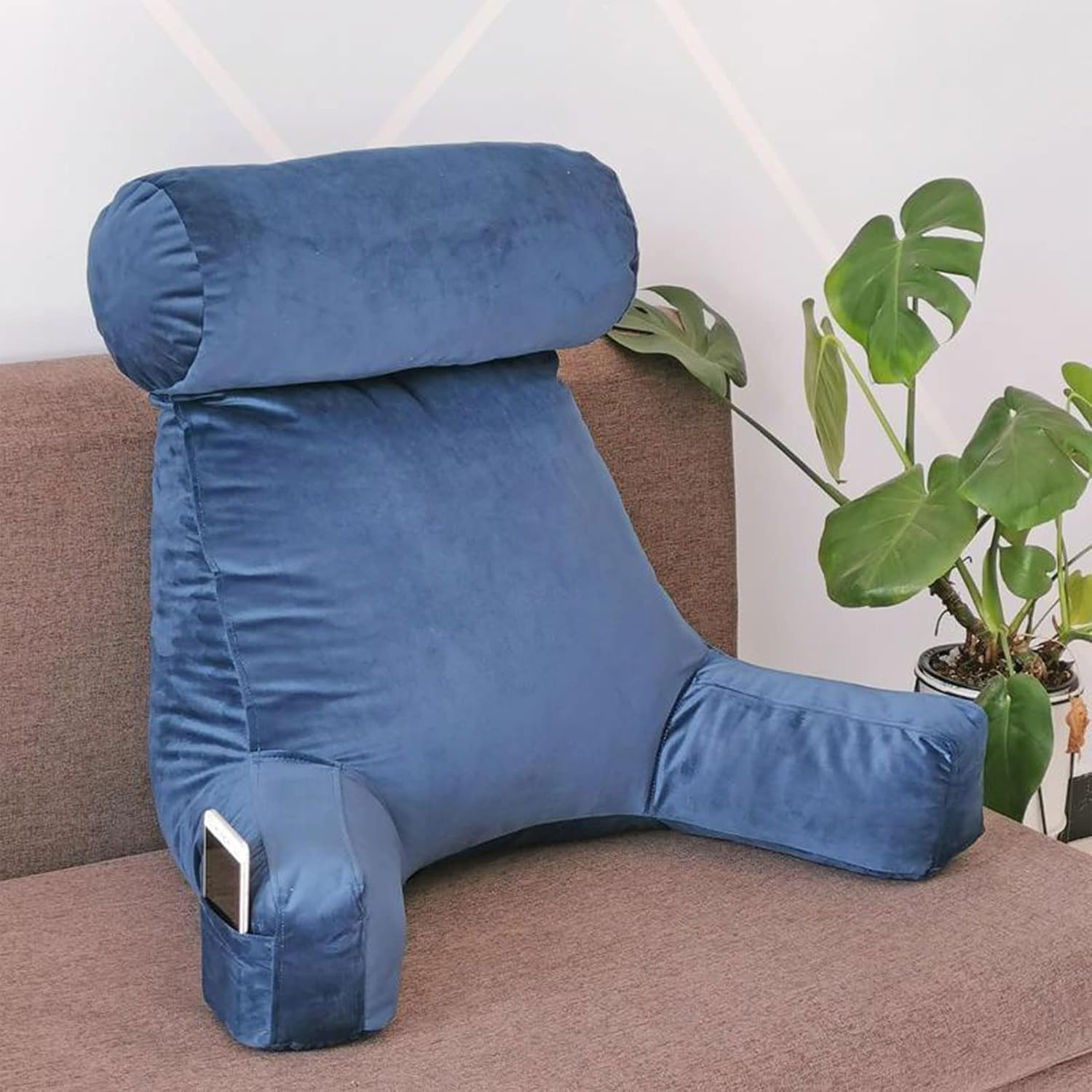 あかごポケモン“エレズン”でリラックス！ アームレスト付きのPC